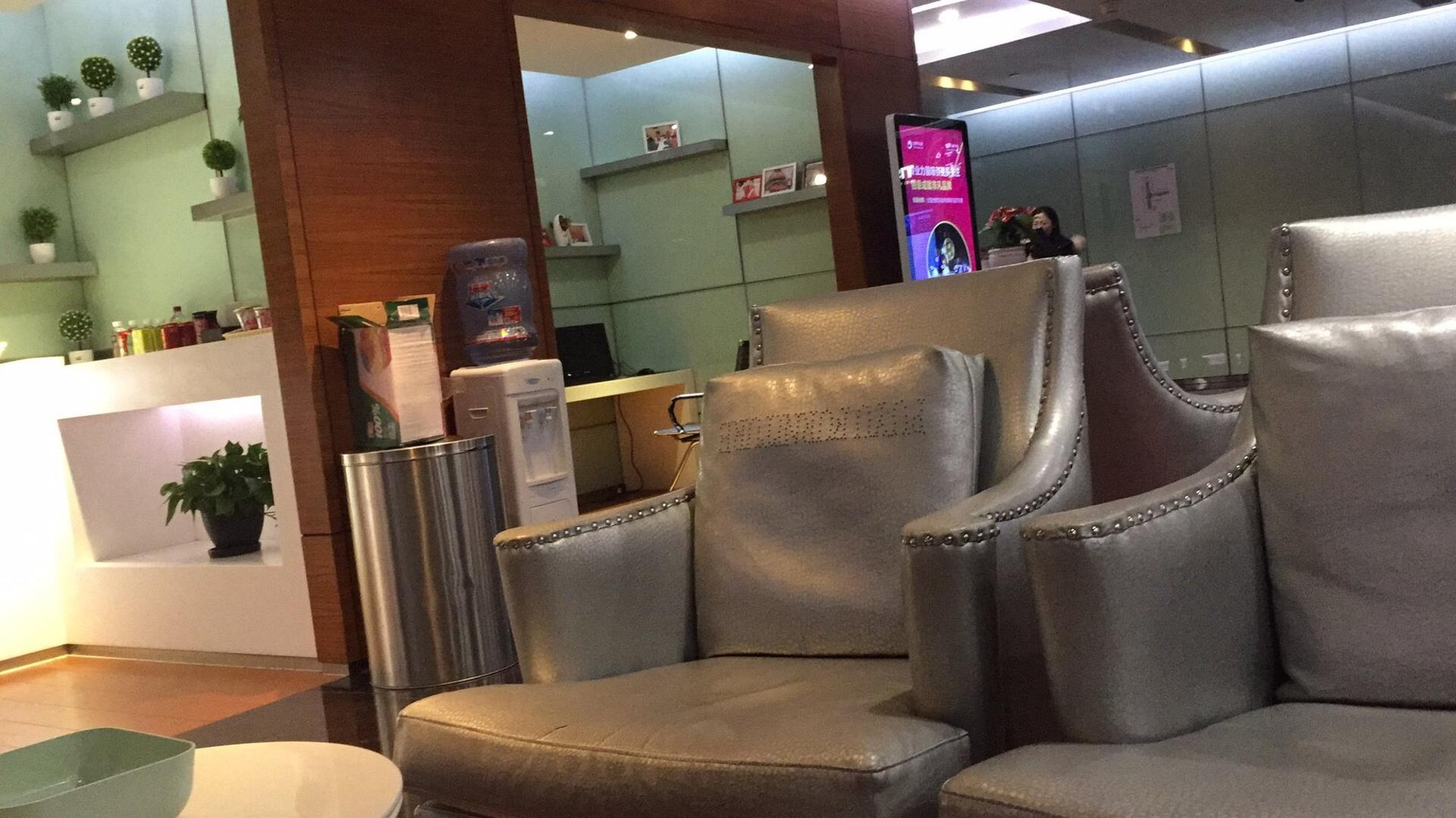 Chengdu Airport First Class Lounge (Gate 172) image 2 of 2