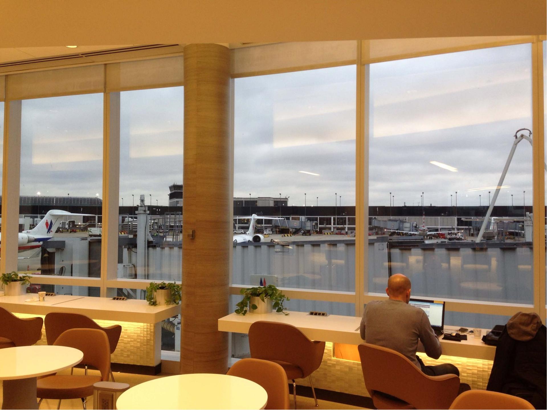 American Airlines Admirals Club image 21 of 50