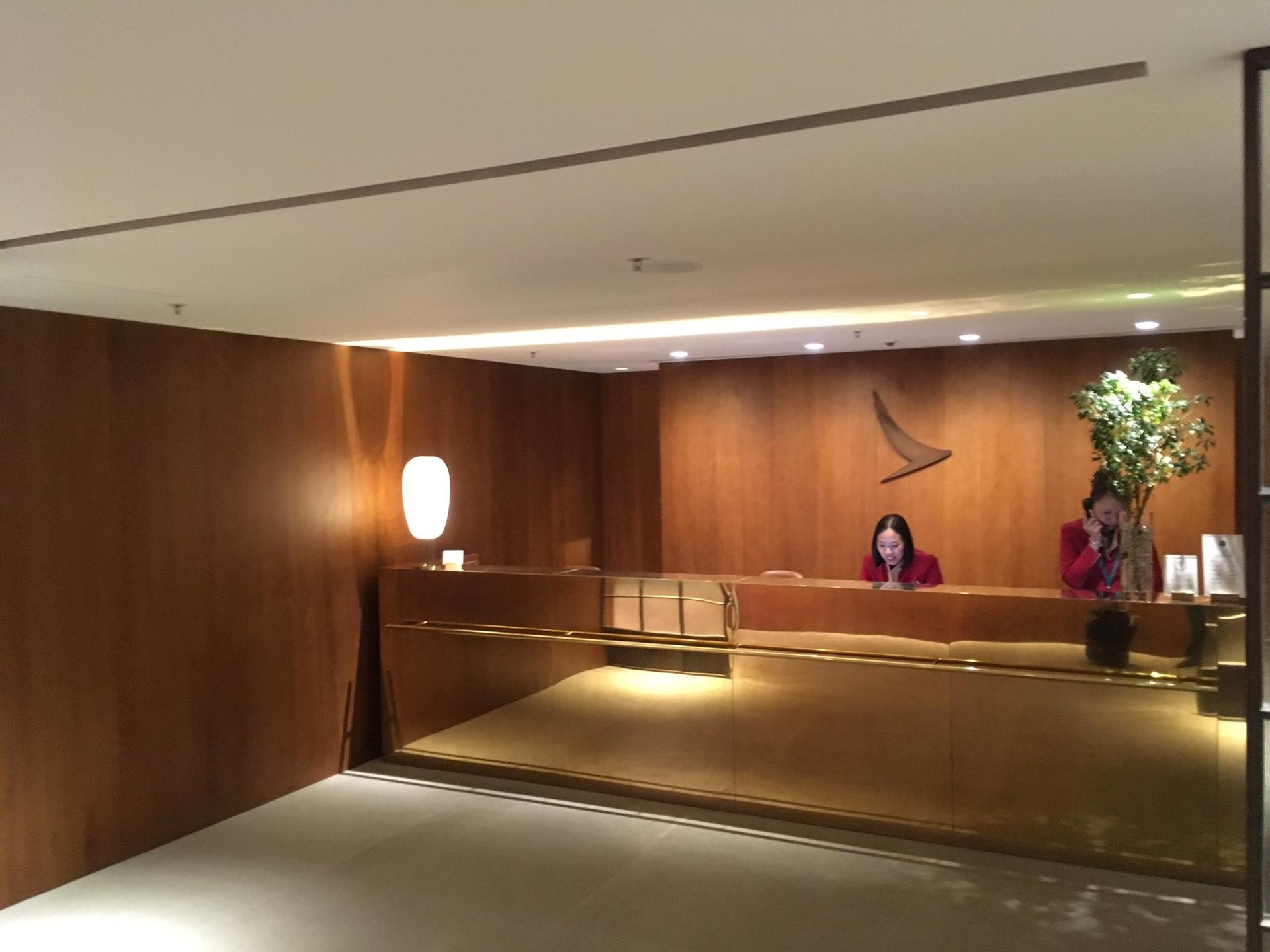Cathay Pacific The Pier First Class Lounge image 73 of 100