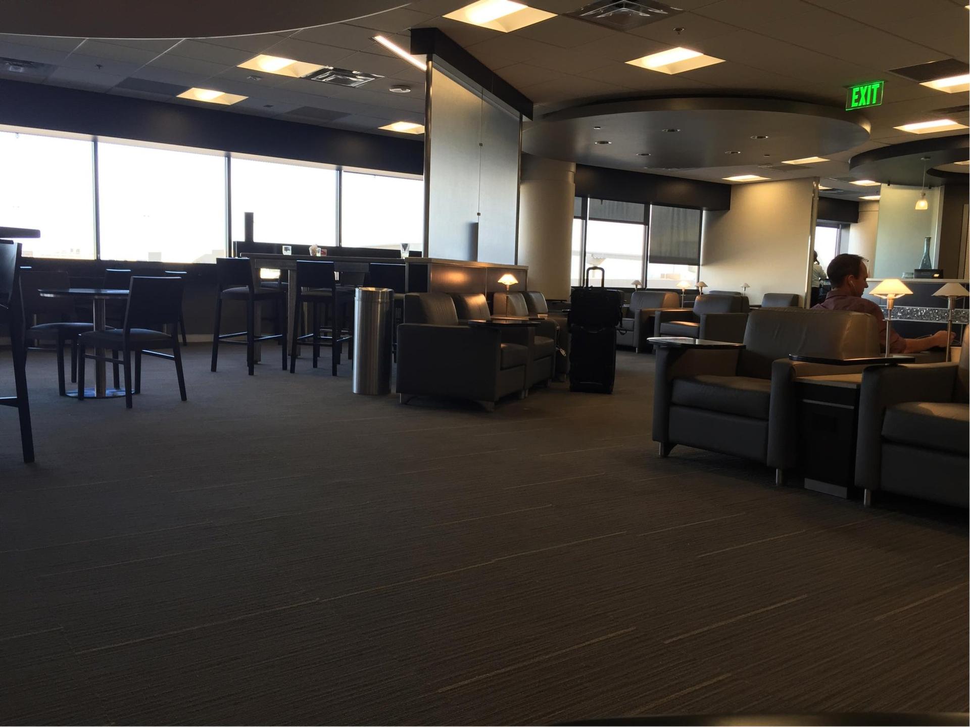 American Airlines Admirals Club image 11 of 12