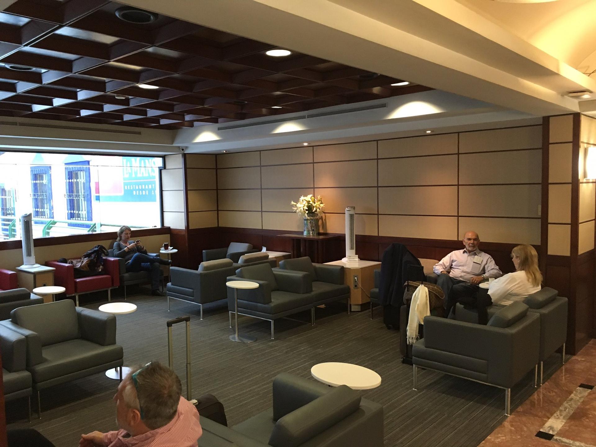 American Airlines Admirals Club image 14 of 32