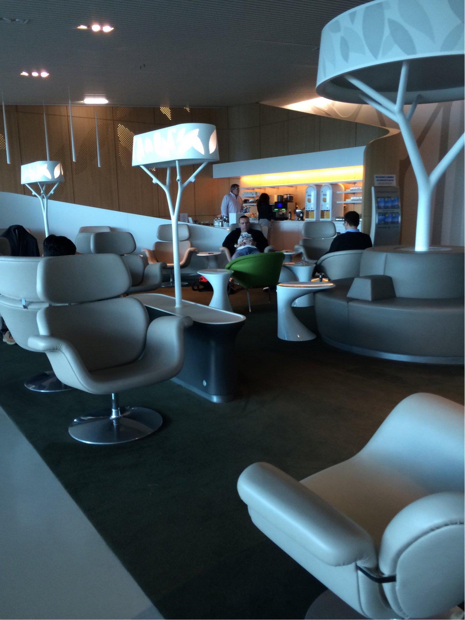 Air France Lounge (Concourse M) image 2 of 17
