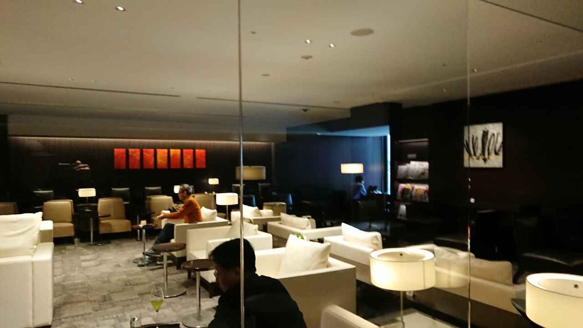 Japan Airlines JAL First Class Lounge image 41 of 50
