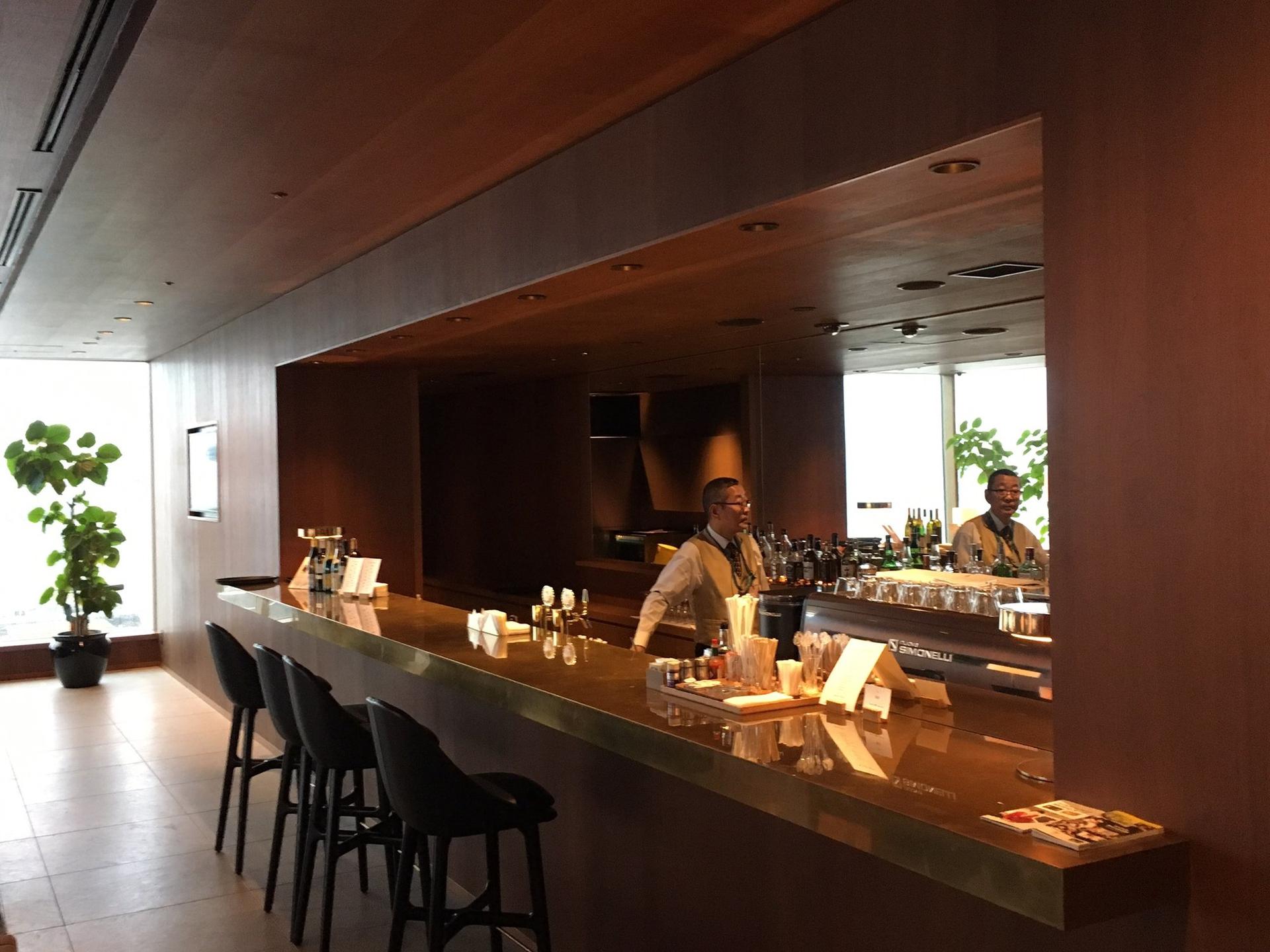 Cathay Pacific Lounge image 34 of 49