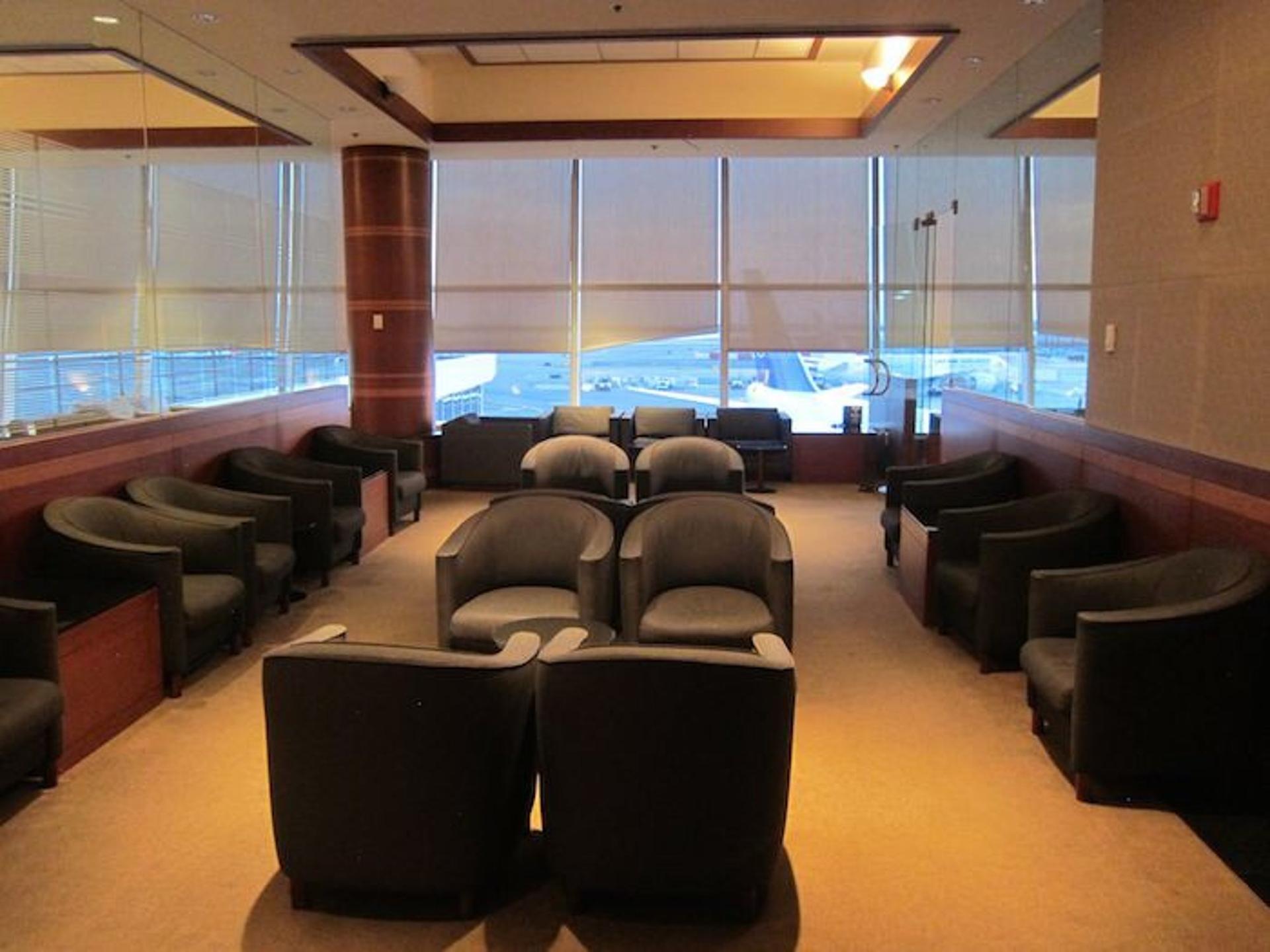 Korean Air KAL Business Class Lounge image 1 of 18