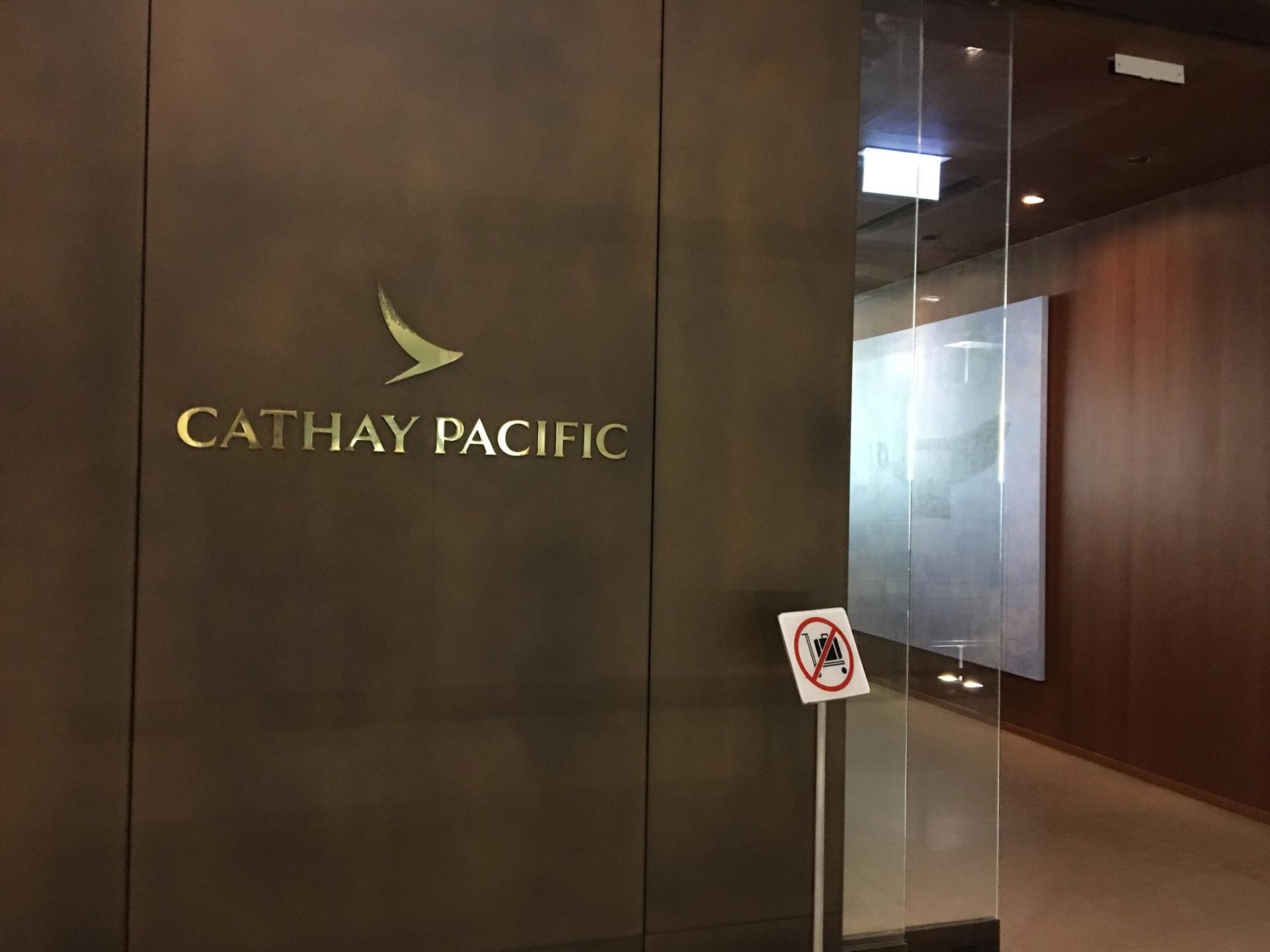 Cathay Pacific First and Business Class Lounge image 68 of 69