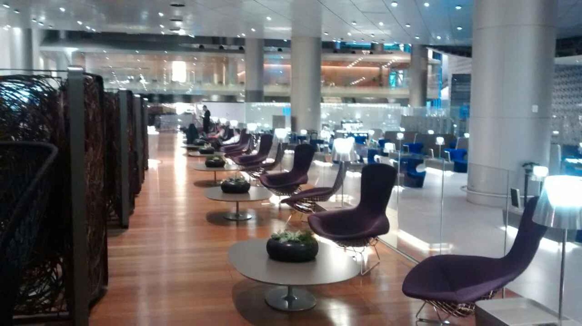 Qatar Airways Al Mourjan Business Class Lounge image 15 of 100