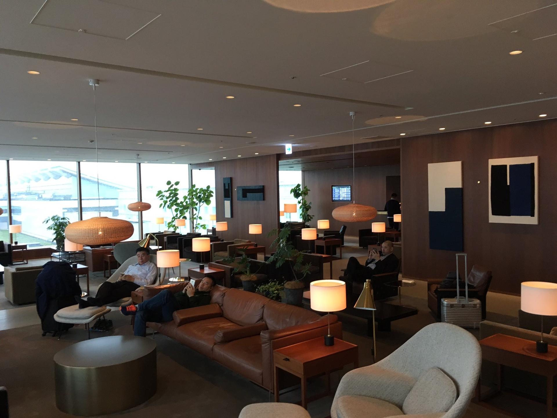 Cathay Pacific Lounge image 47 of 49