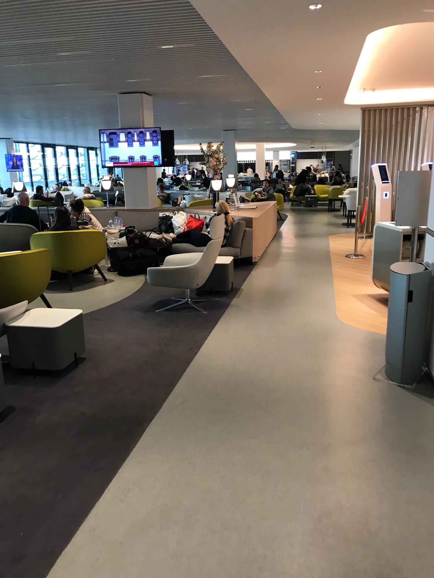 Air France Lounge (Concourse L) image 5 of 57