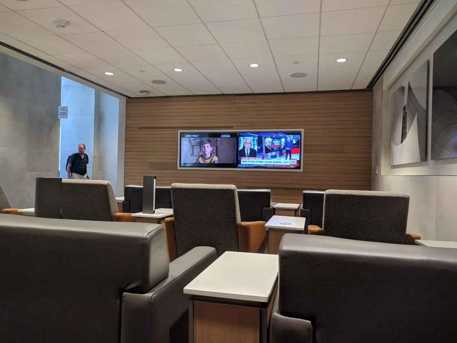 American Airlines Admirals Club image 14 of 17