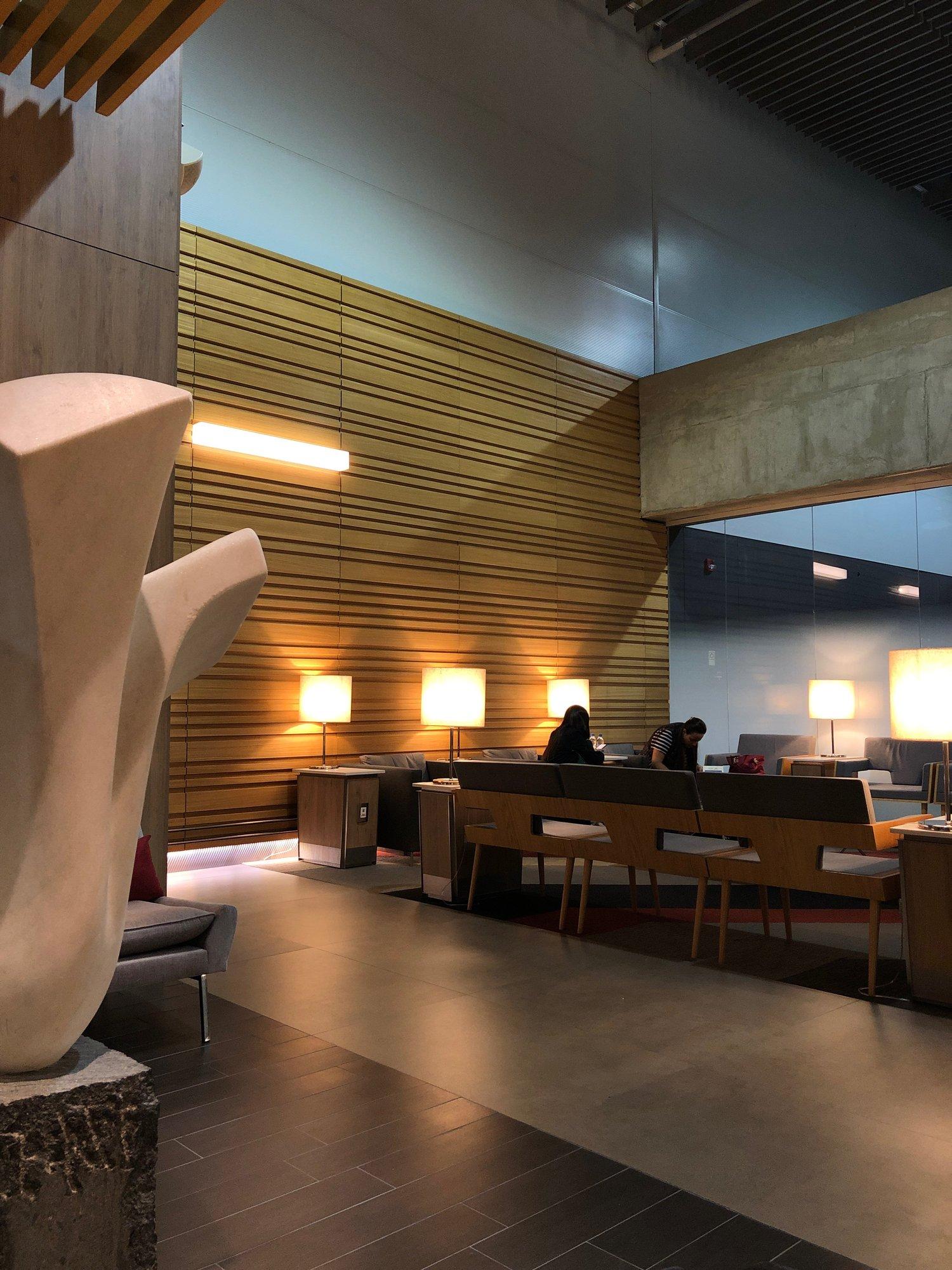 American Airlines Admirals Club image 7 of 30