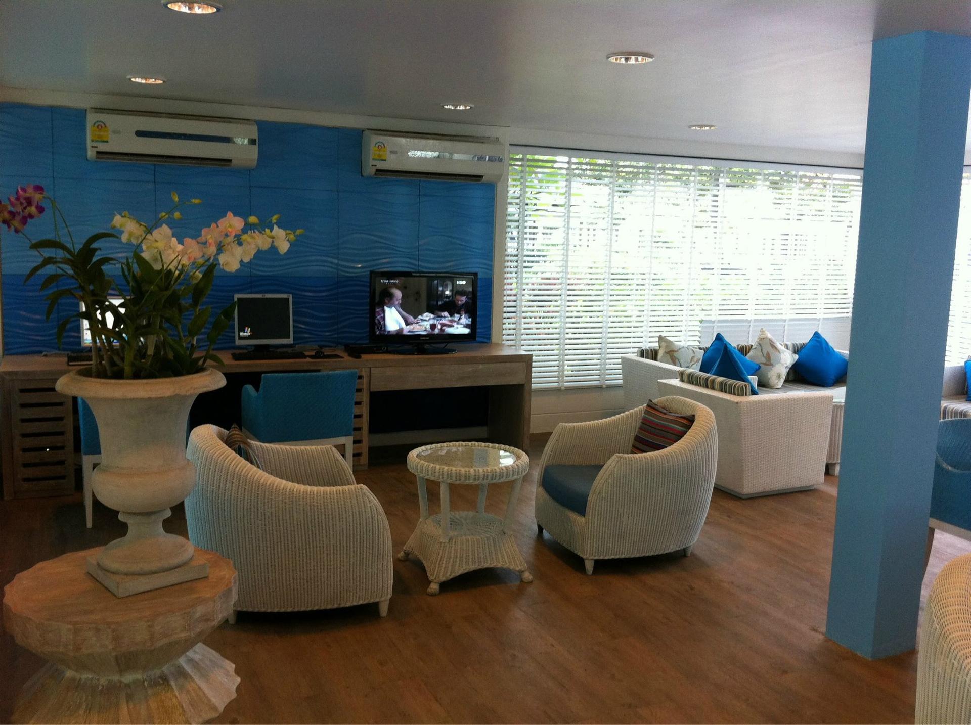 Bangkok Airways Blue Ribbon Lounge (Domestic Gate 2) image 4 of 14