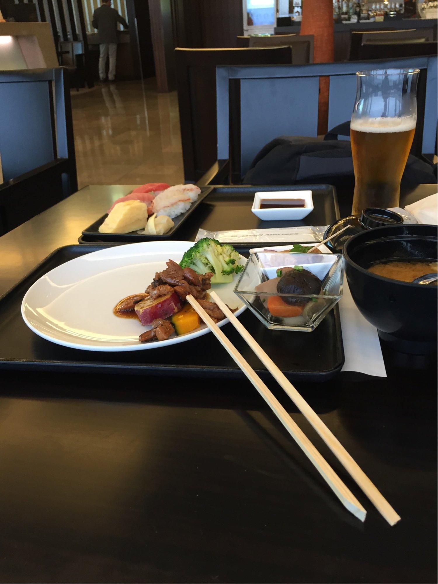 Japan Airlines JAL First Class Lounge image 12 of 50