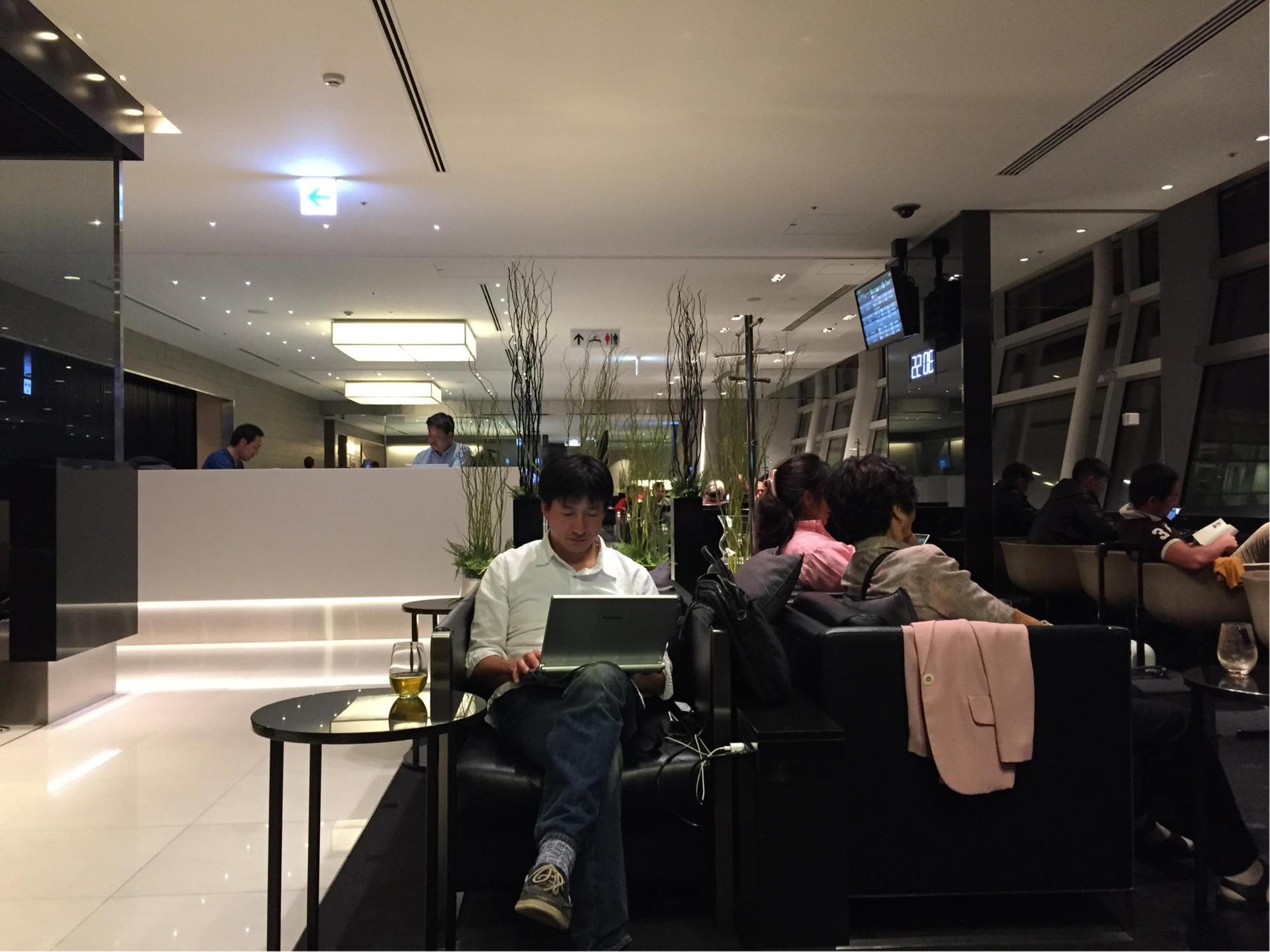 All Nippon Airways ANA Lounge (Gate 110) image 10 of 41