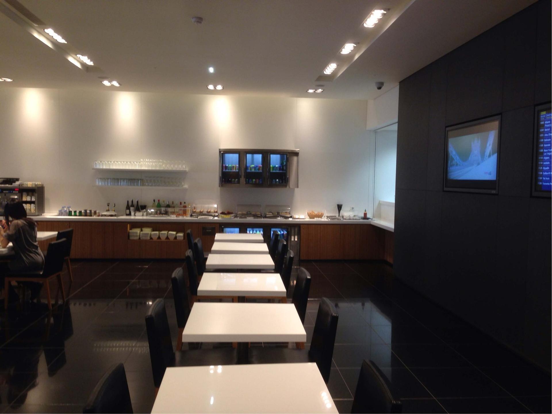 Cathay Pacific First and Business Class Lounge  image 27 of 29