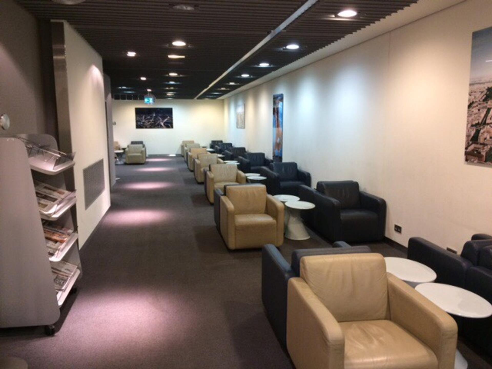 Lufthansa Business Lounge image 4 of 18