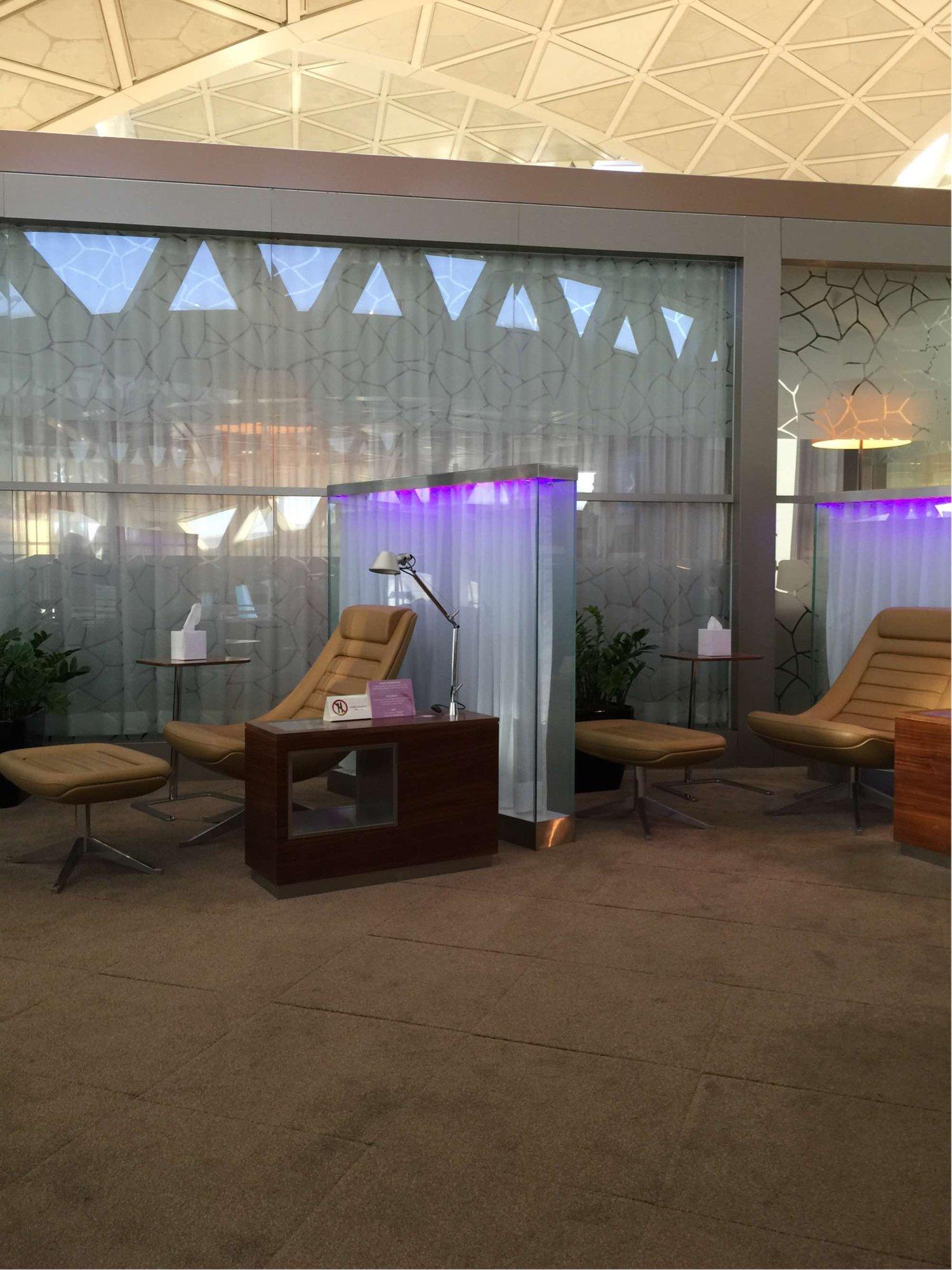 Saudia Al-Fursan Golden Business Lounge (International) image 1 of 9