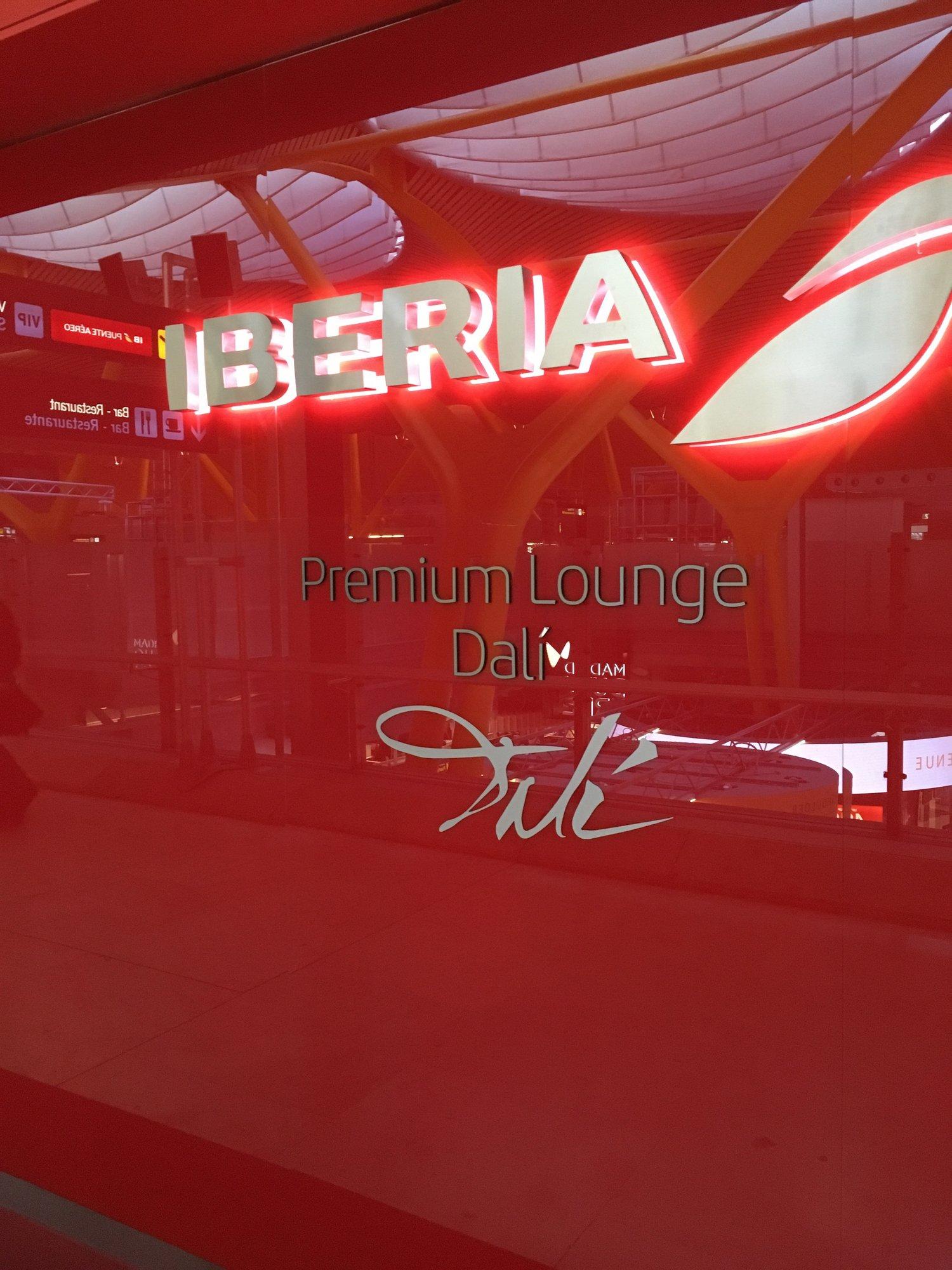 Iberia Dali Lounge image 14 of 27