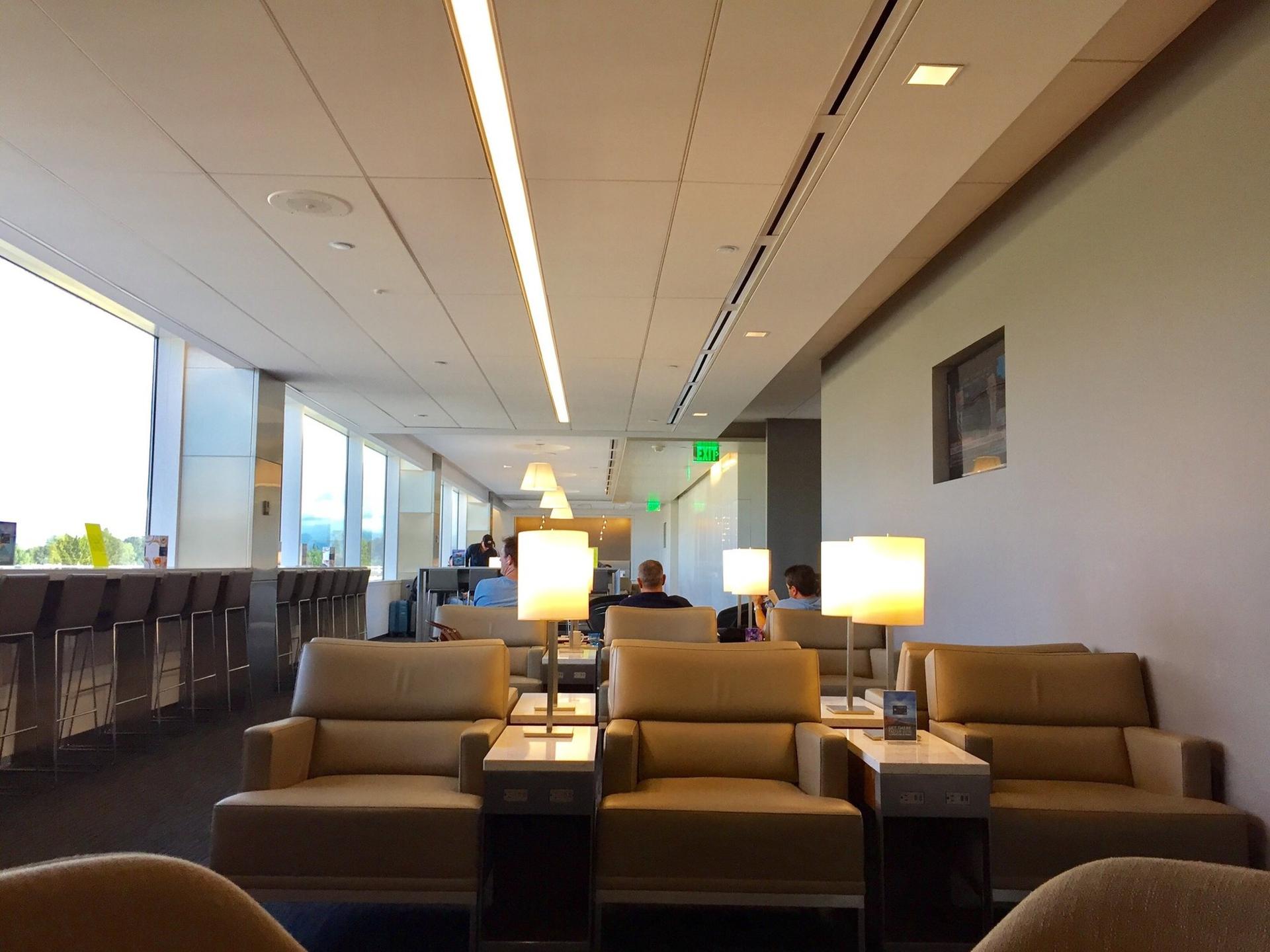 United Airlines United Club image 19 of 57