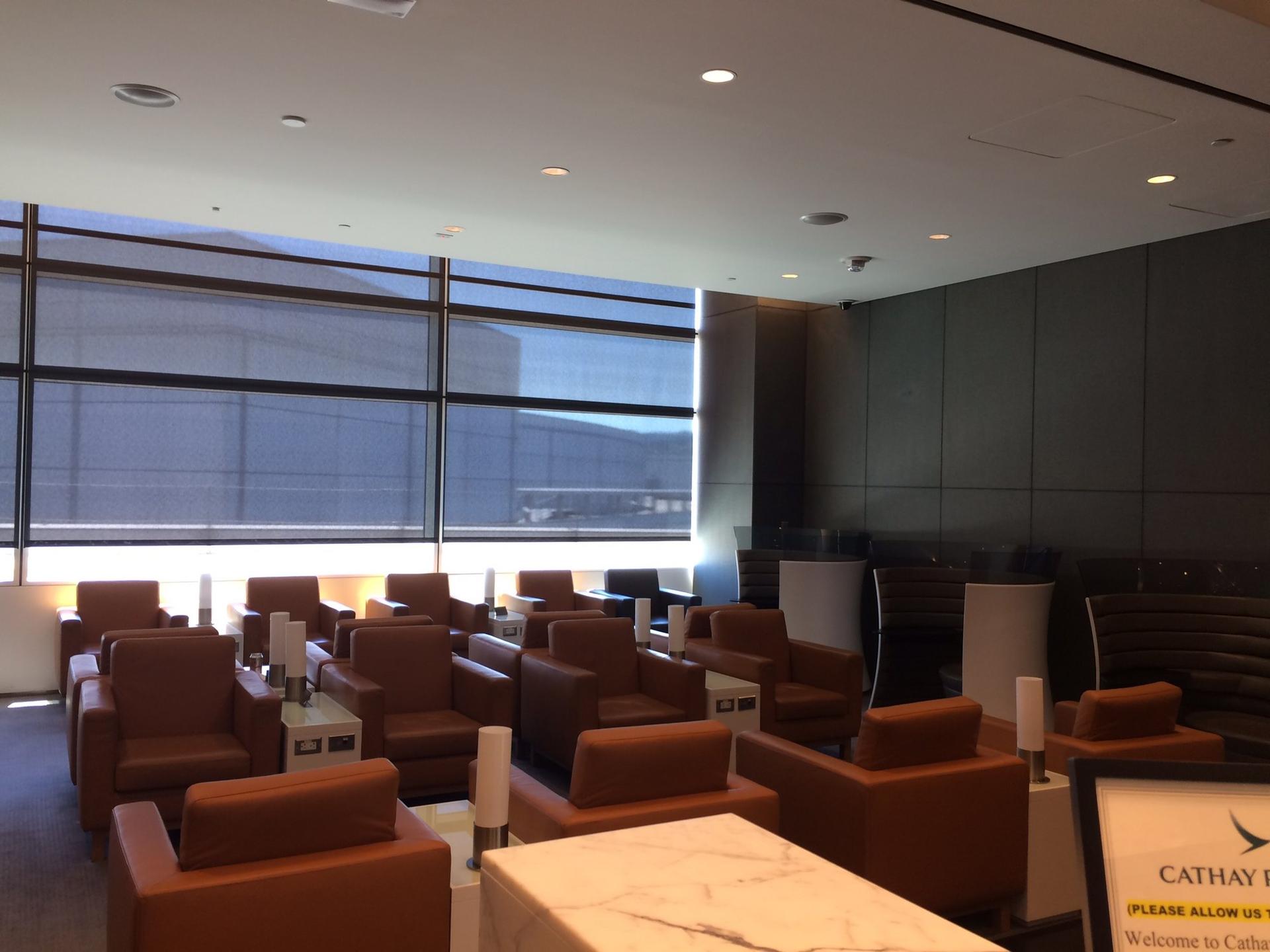 Cathay Pacific First and Business Class Lounge image 33 of 74
