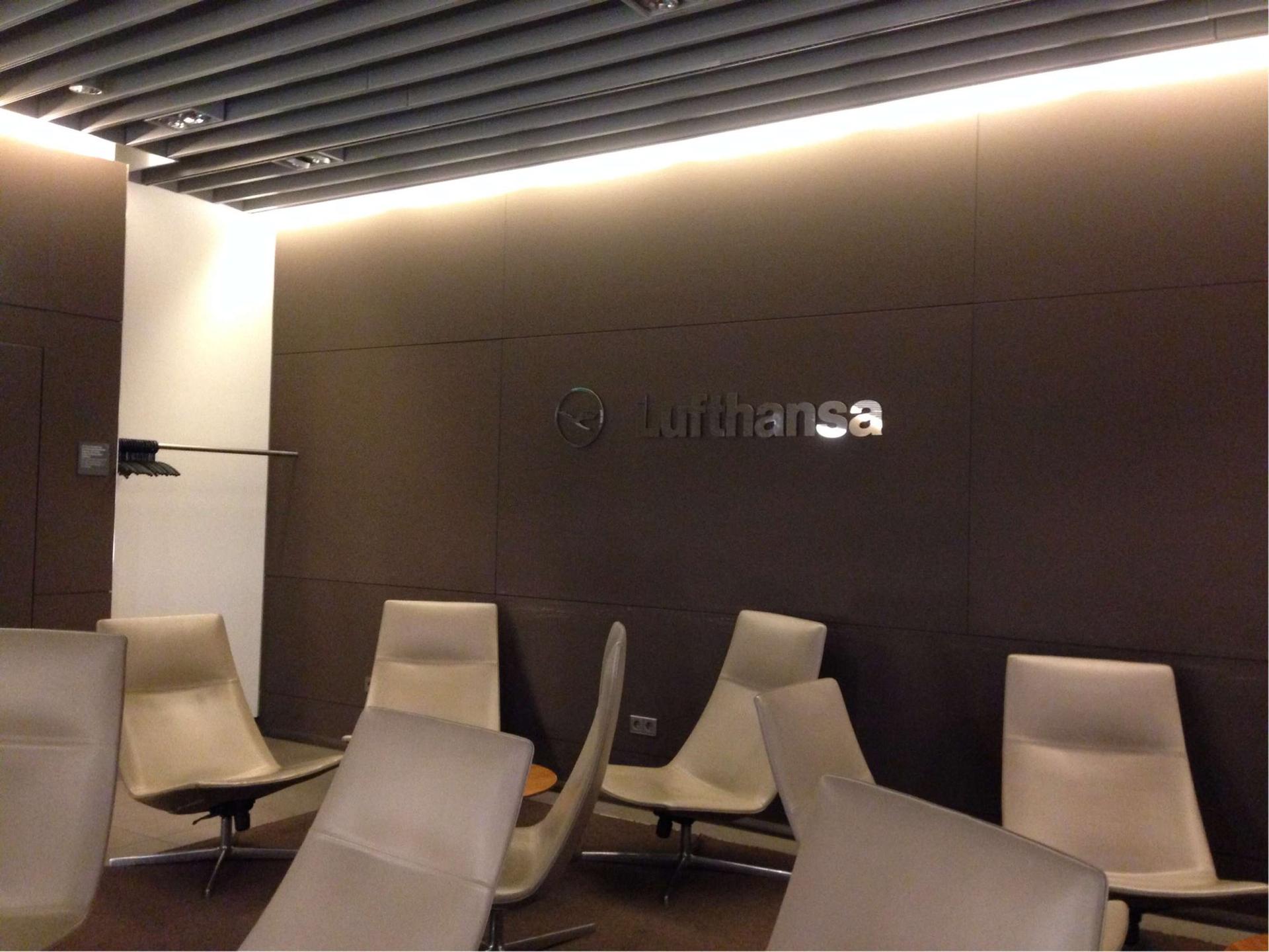 Lufthansa Senator Lounge (Gate G24, Schengen) image 1 of 5