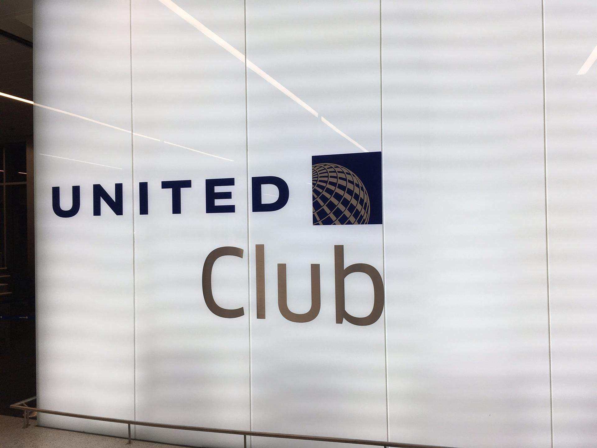 United Airlines United Club (Gate 71A) image 65 of 100