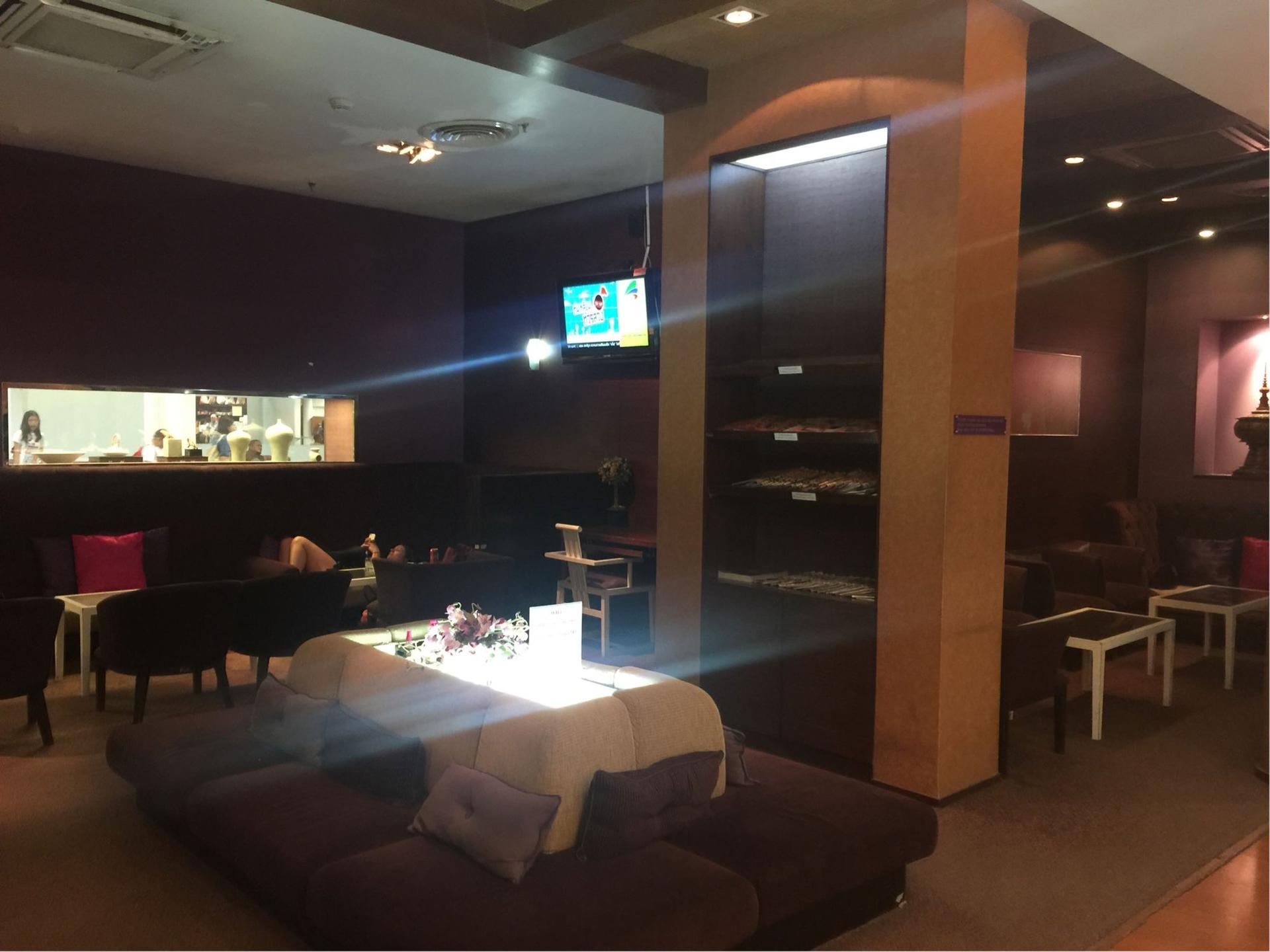 Thai Airways Royal Orchid Lounge image 2 of 22