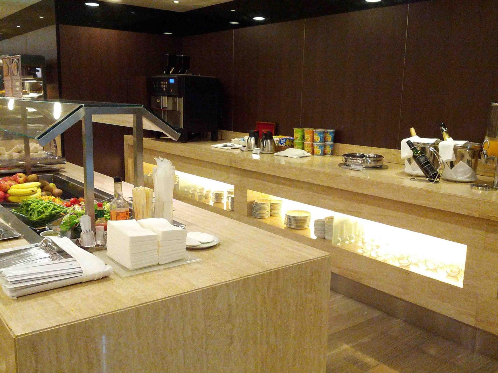 Singapore Airlines SilverKris Business Class Lounge image 6 of 68