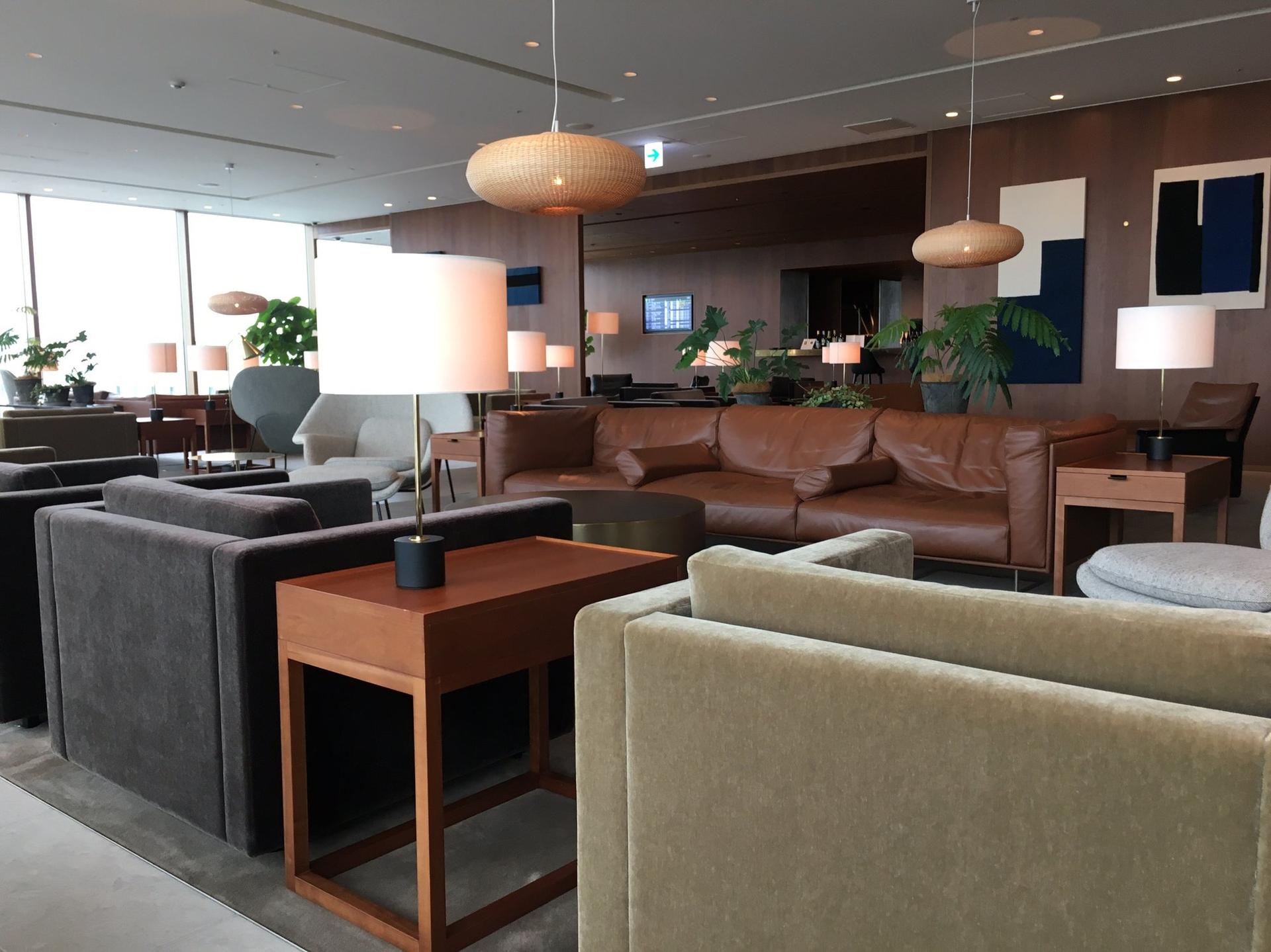 Cathay Pacific Lounge image 13 of 49