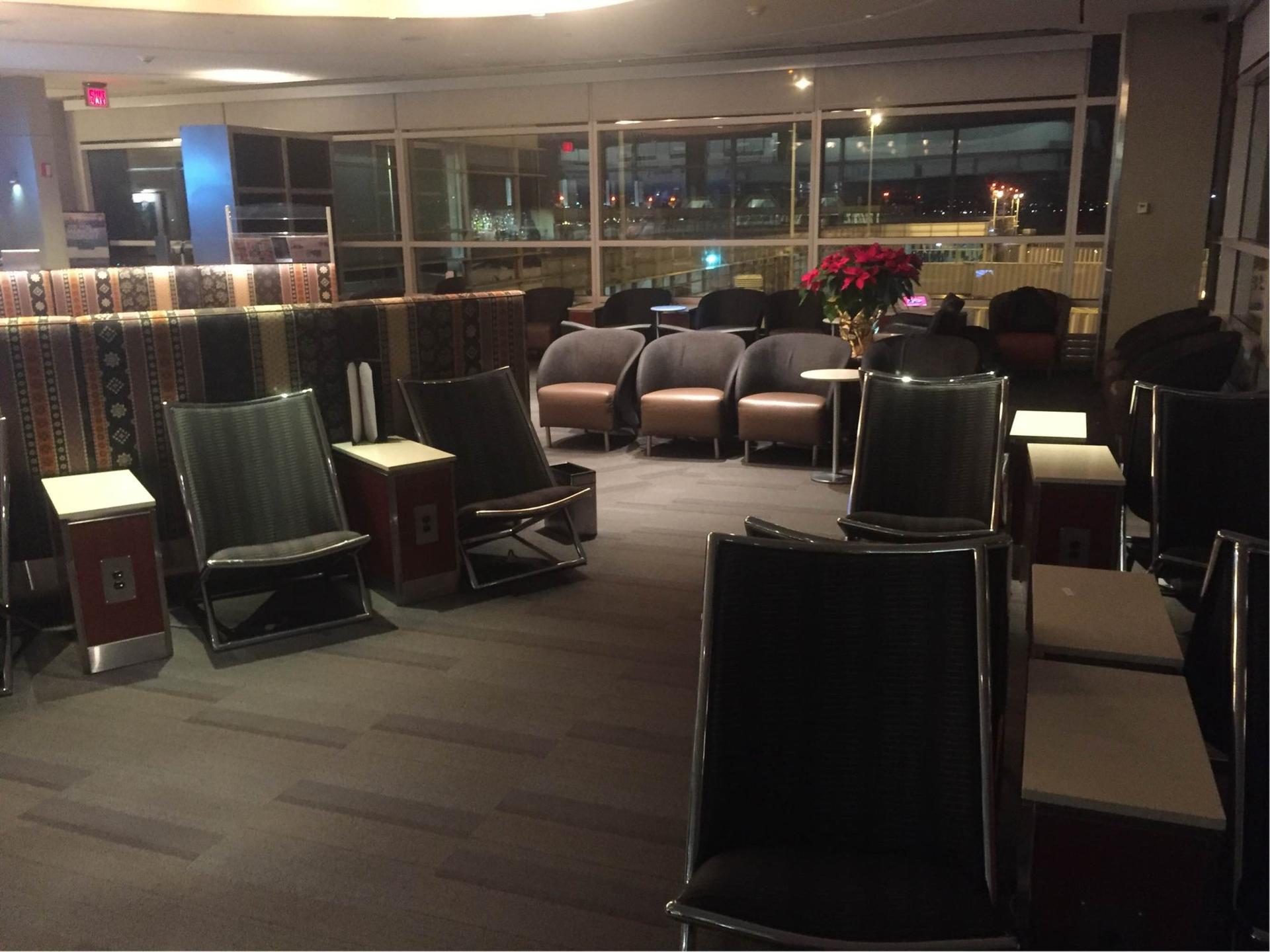 American Airlines Admirals Club image 15 of 22