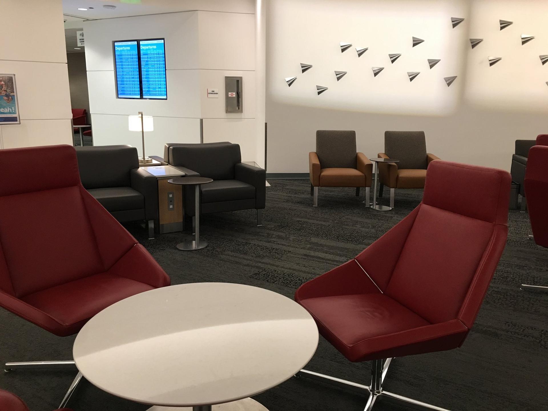 American Airlines Admirals Club image 23 of 38