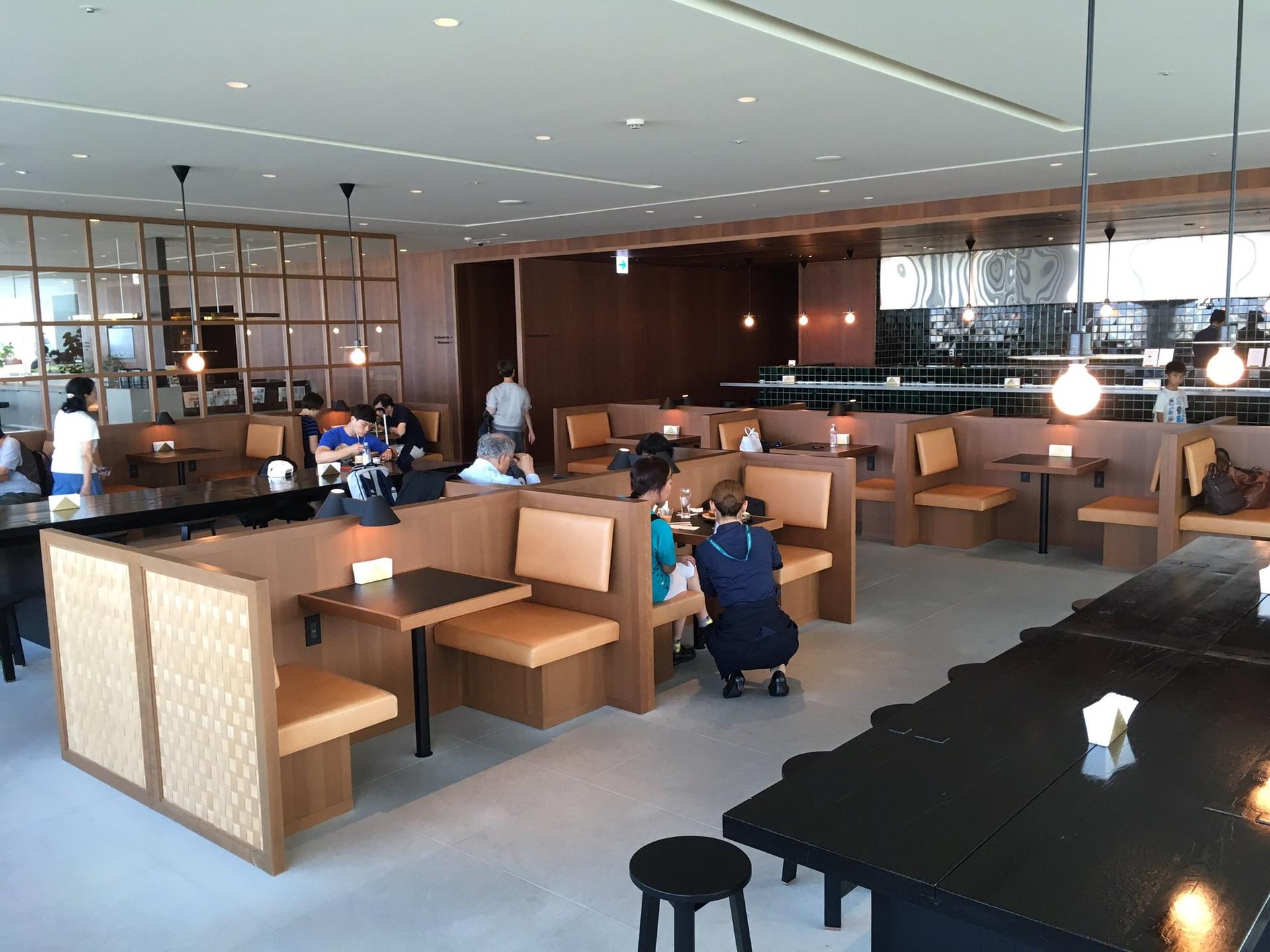 Cathay Pacific Lounge image 26 of 49