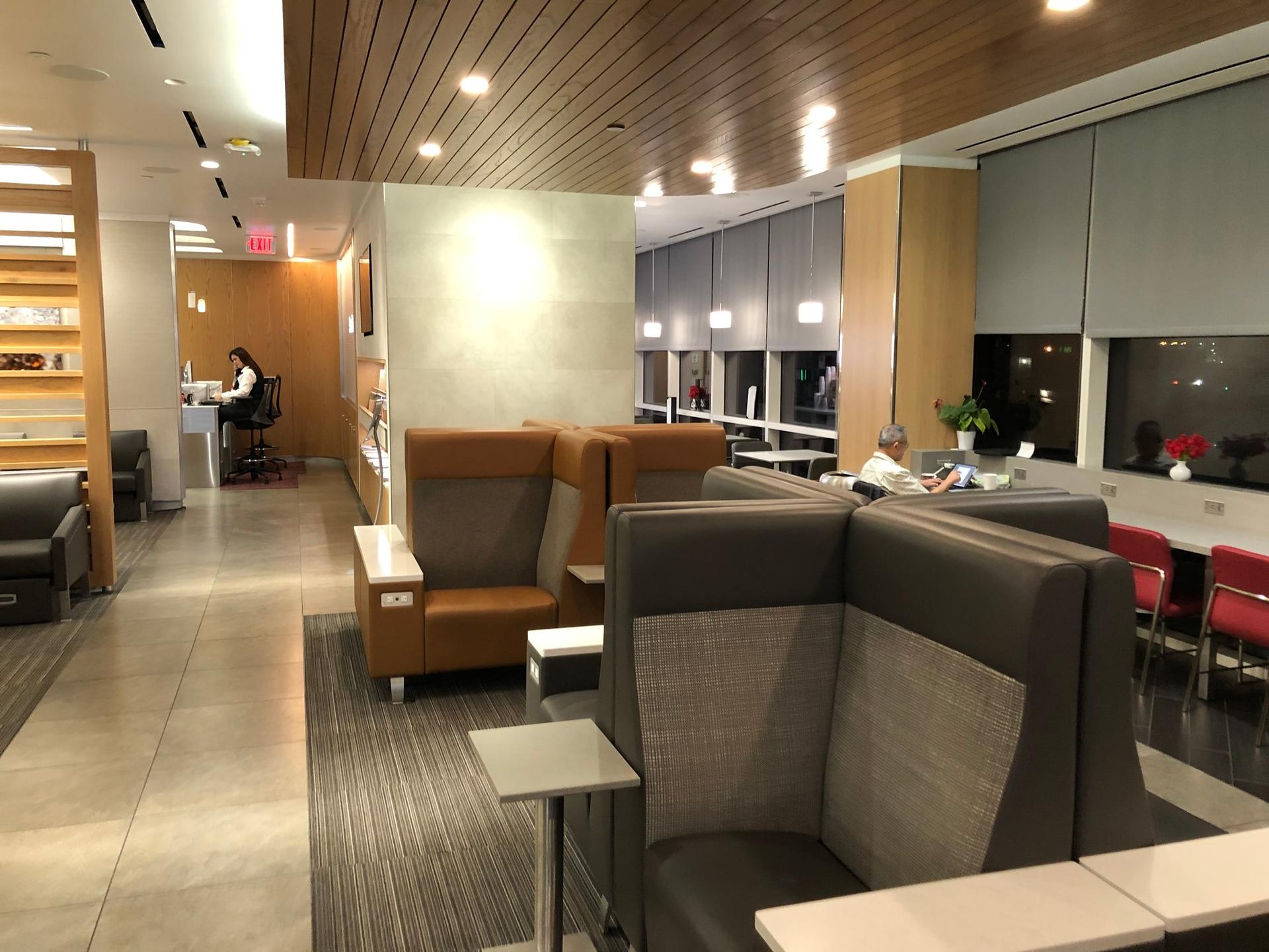 American Airlines Admirals Club image 9 of 13