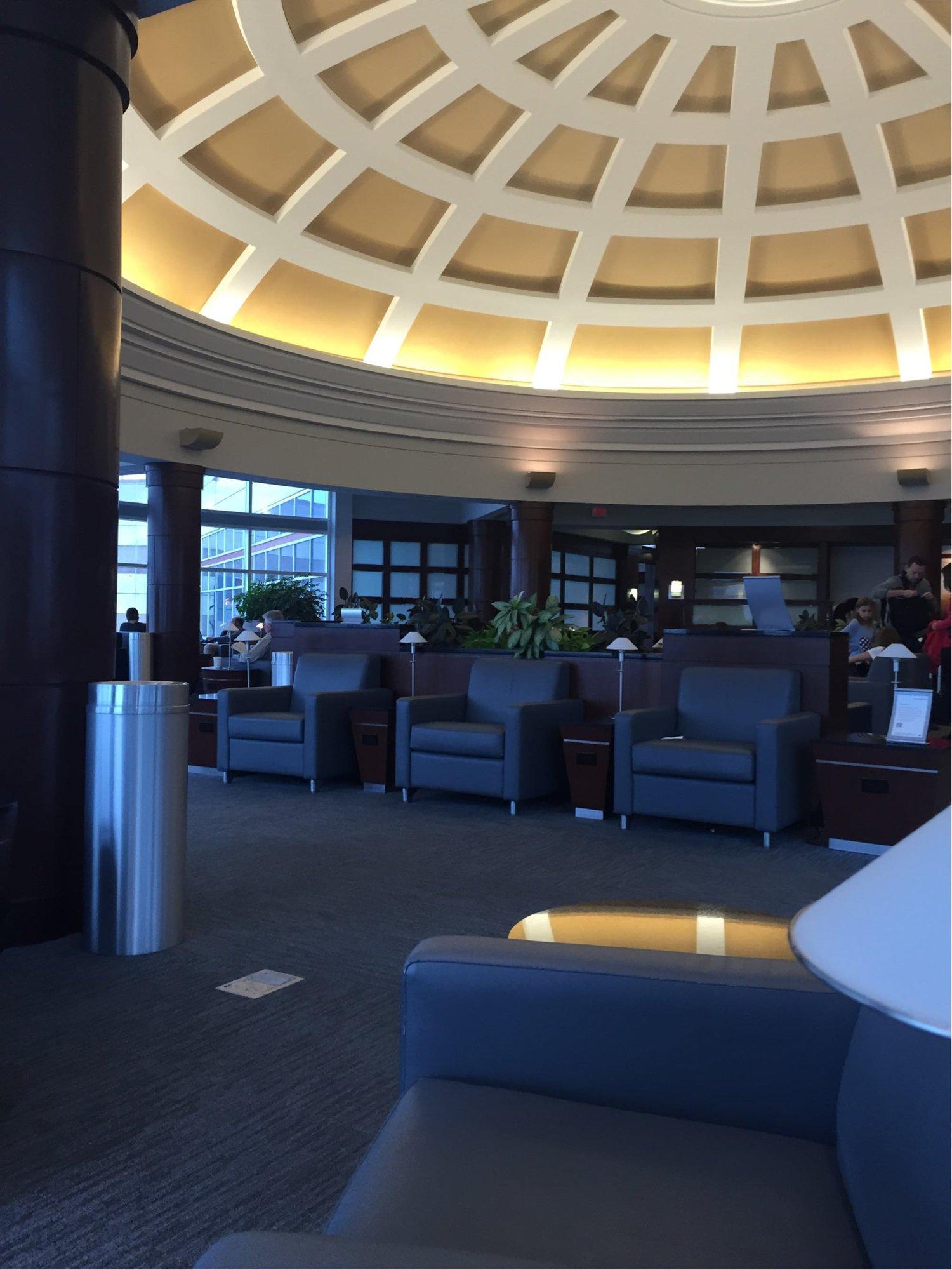 American Airlines Admirals Club image 24 of 37