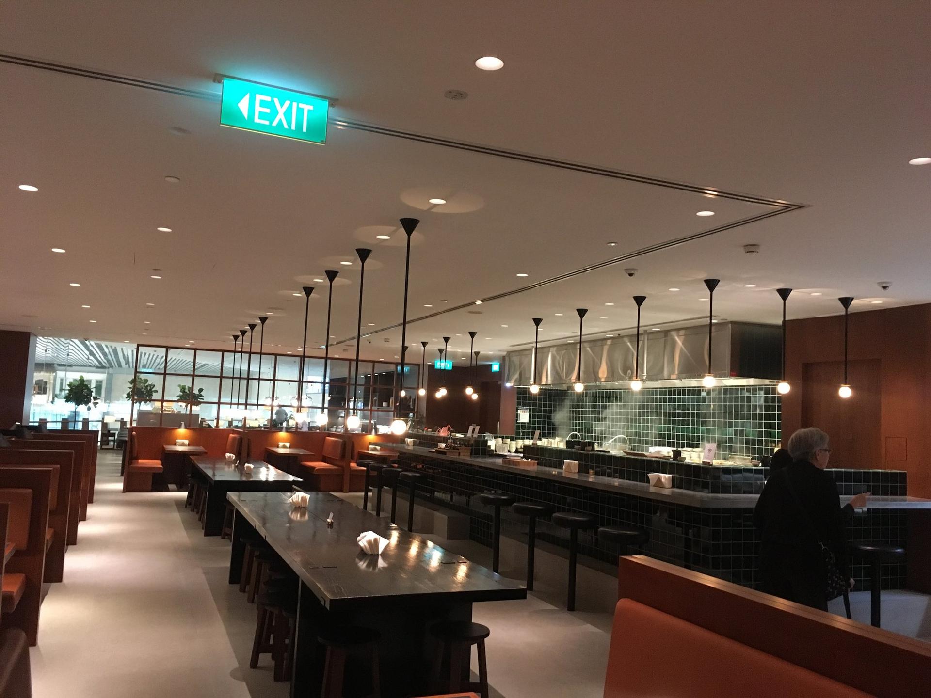 Cathay Pacific Lounge image 58 of 60