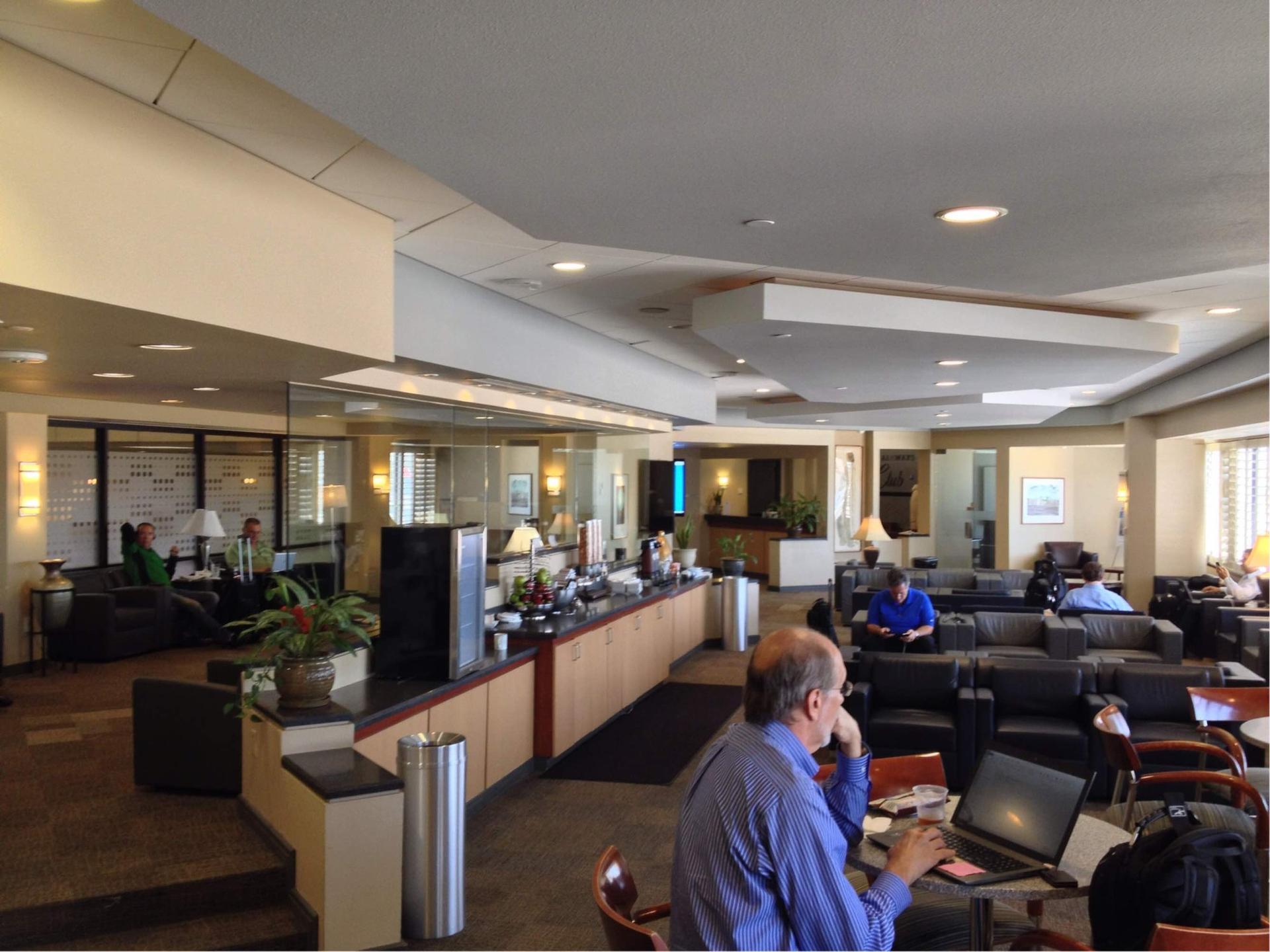 American Airlines Admirals Club (Gates A19-A21) image 3 of 16