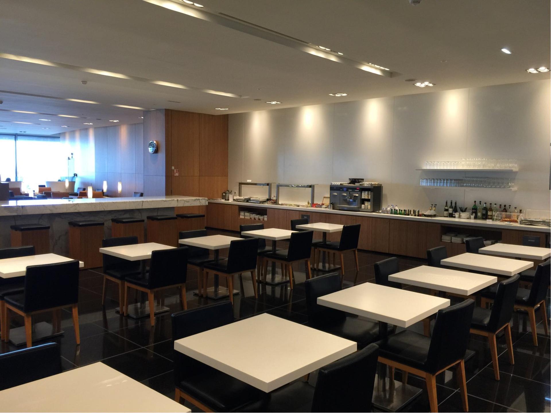Cathay Pacific First and Business Class Lounge  image 17 of 29