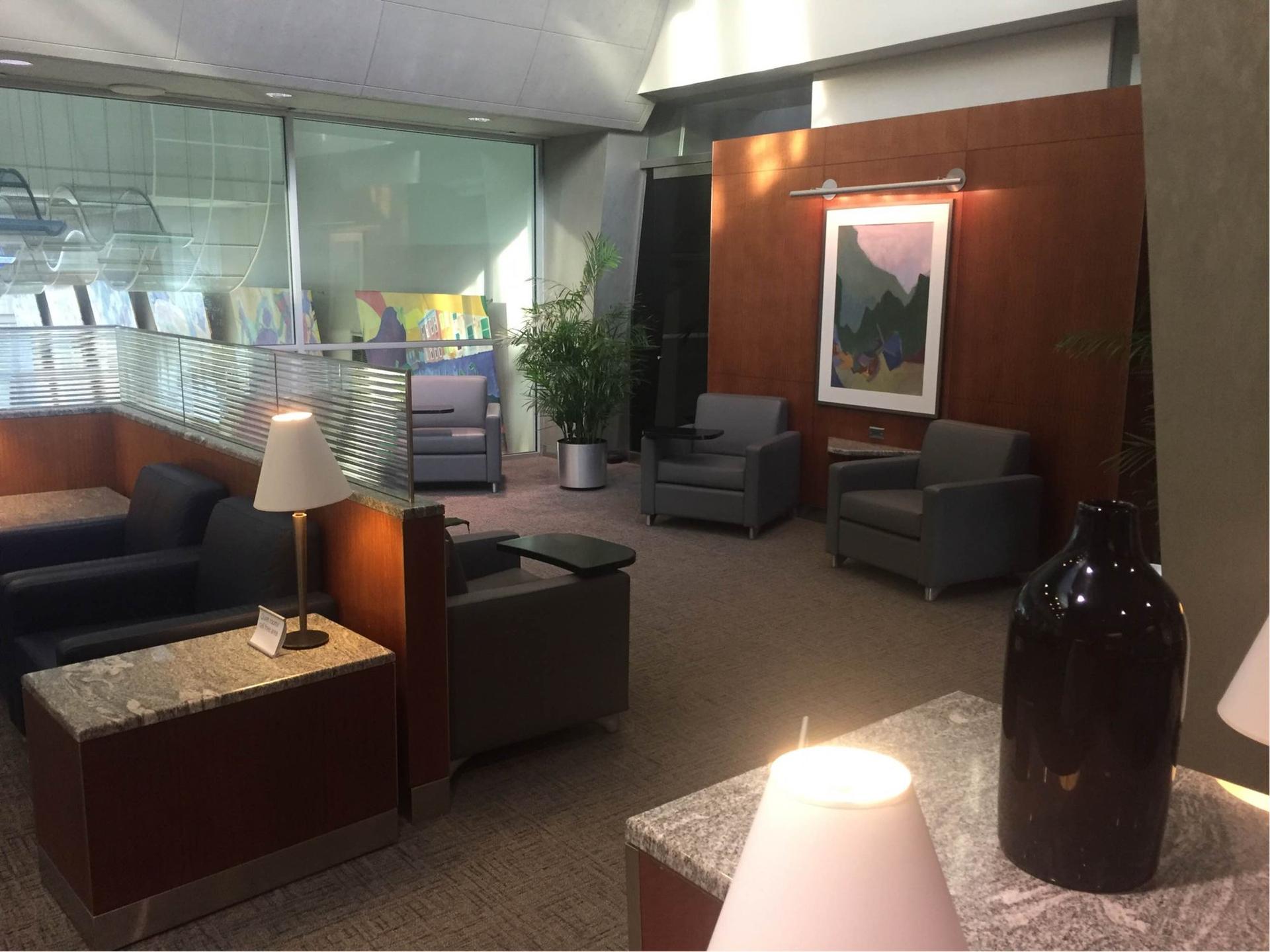 American Airlines Admirals Club image 41 of 48