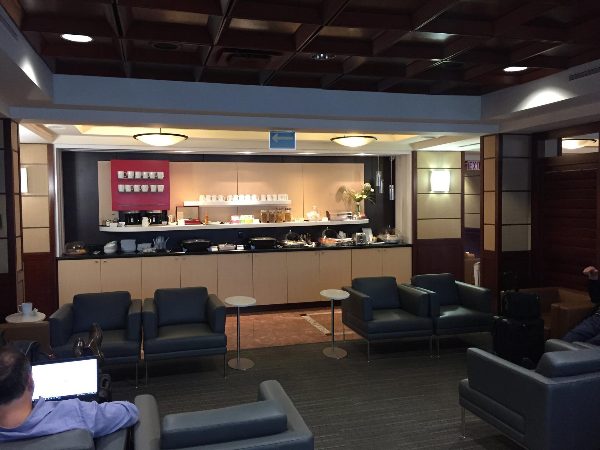 American Airlines Admirals Club image 32 of 32