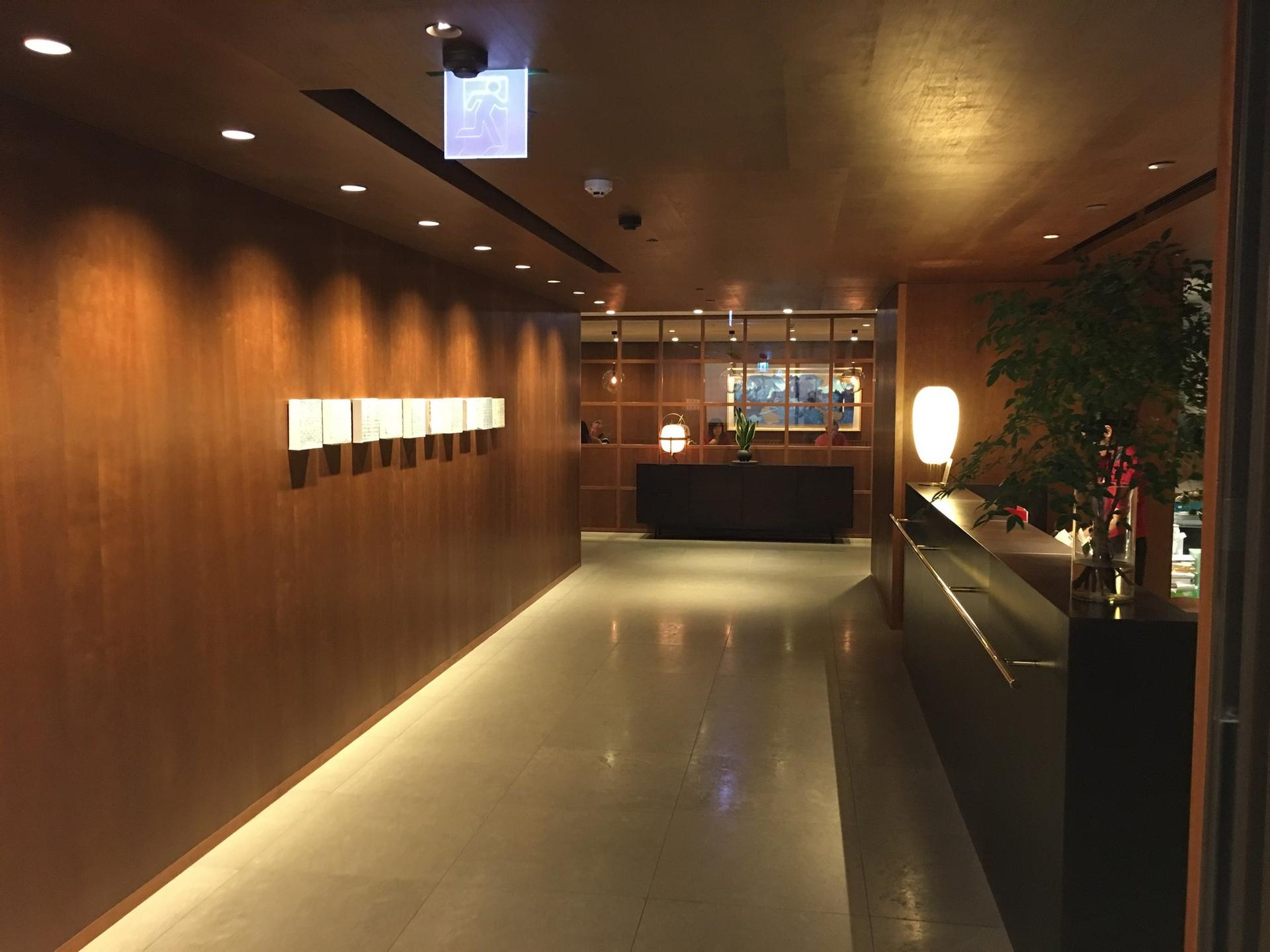 Cathay Pacific Lounge image 26 of 37