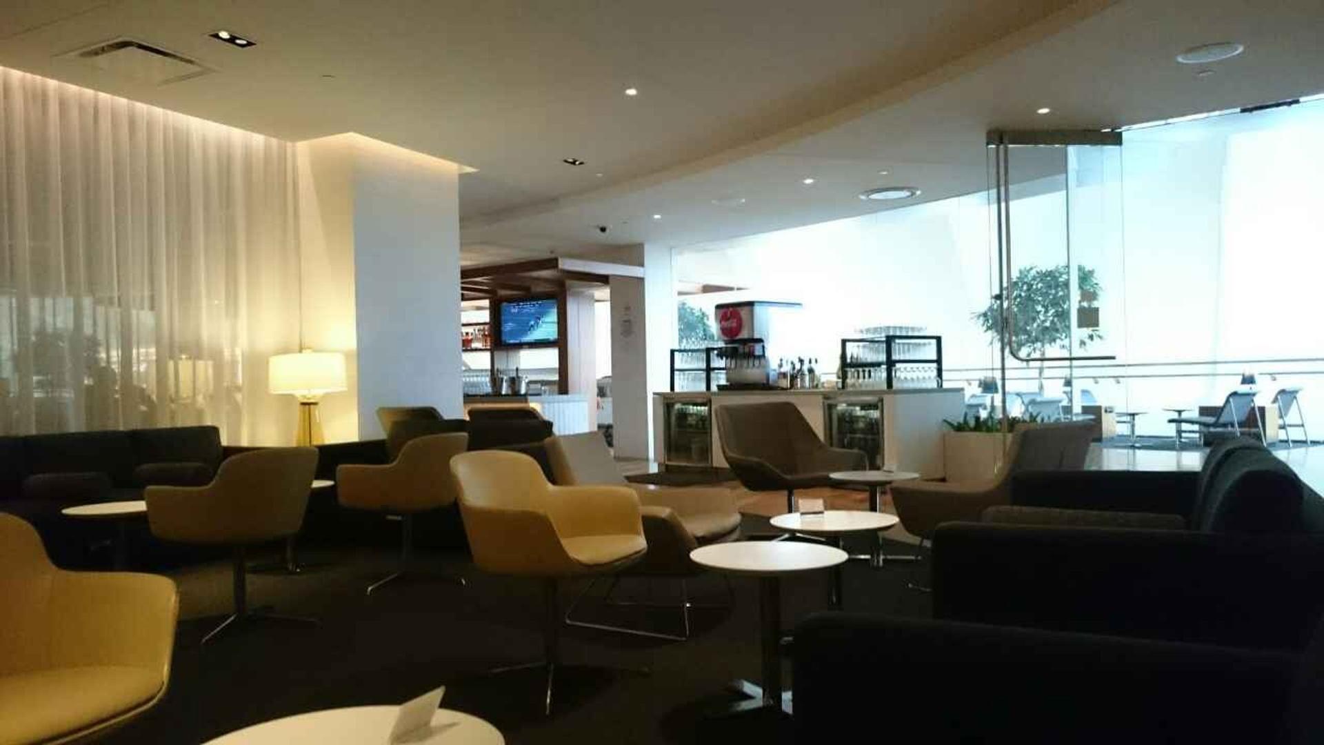 Star Alliance Business Class Lounge image 23 of 72