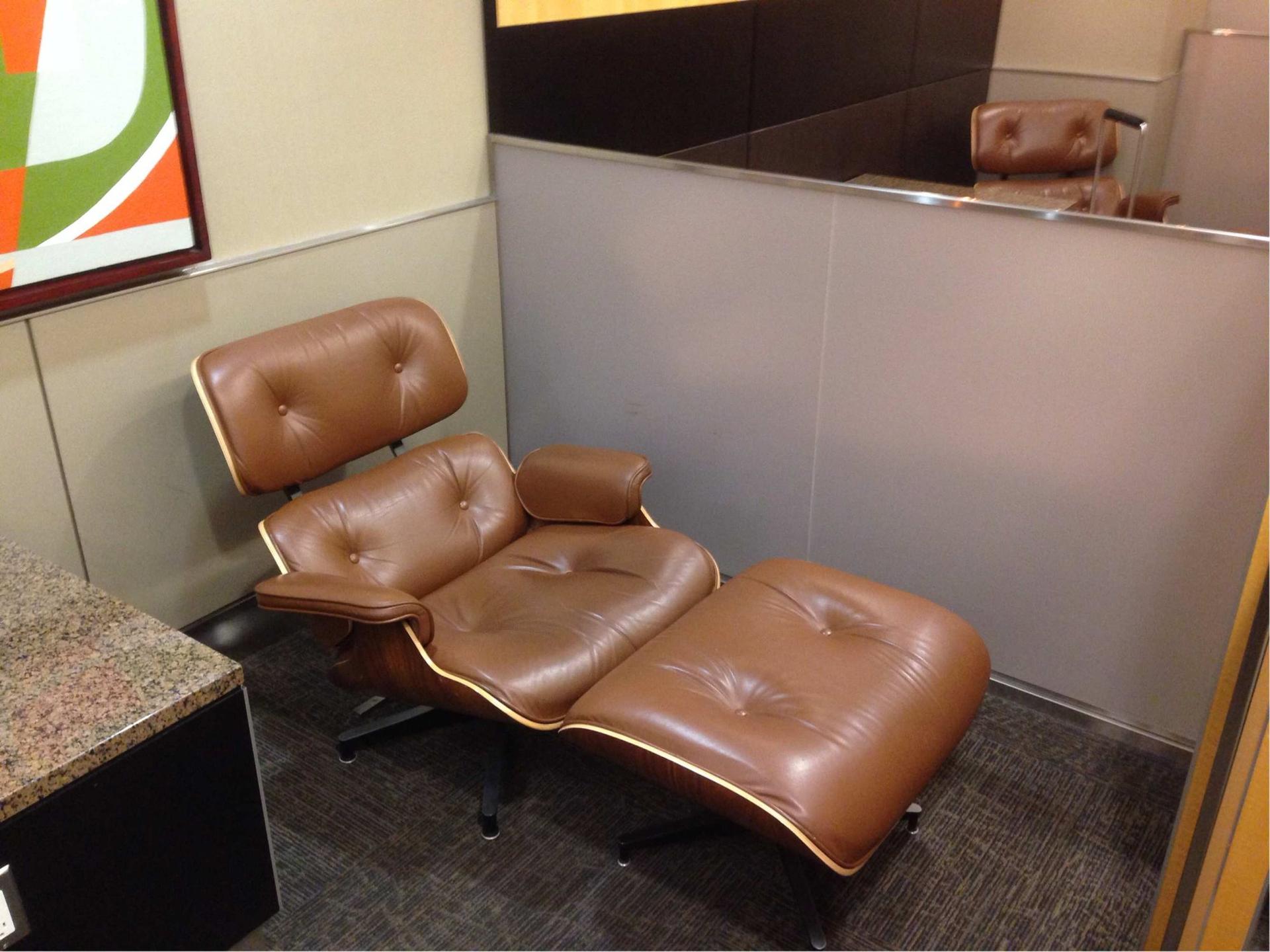 American Airlines Admirals Club image 9 of 25