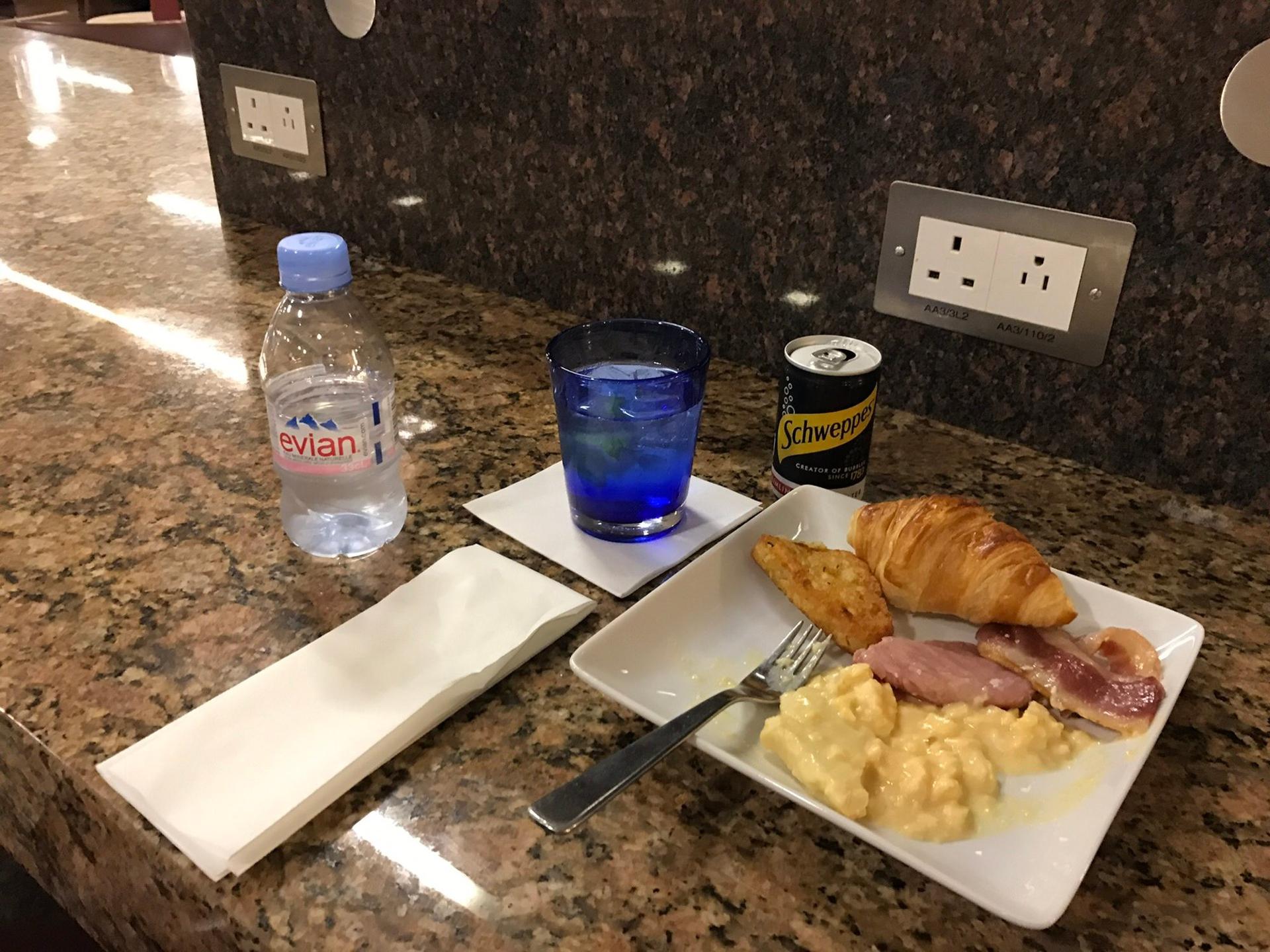 American Airlines International First Class Lounge image 13 of 16