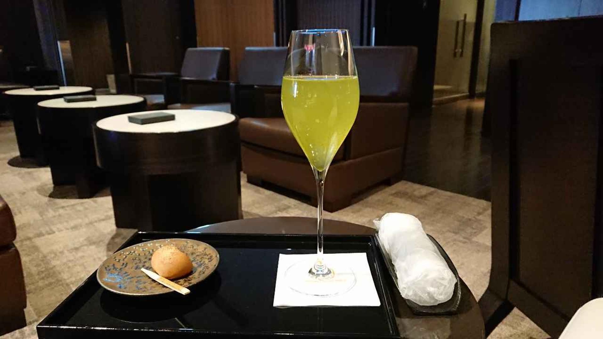 Japan Airlines JAL First Class Lounge image 48 of 50