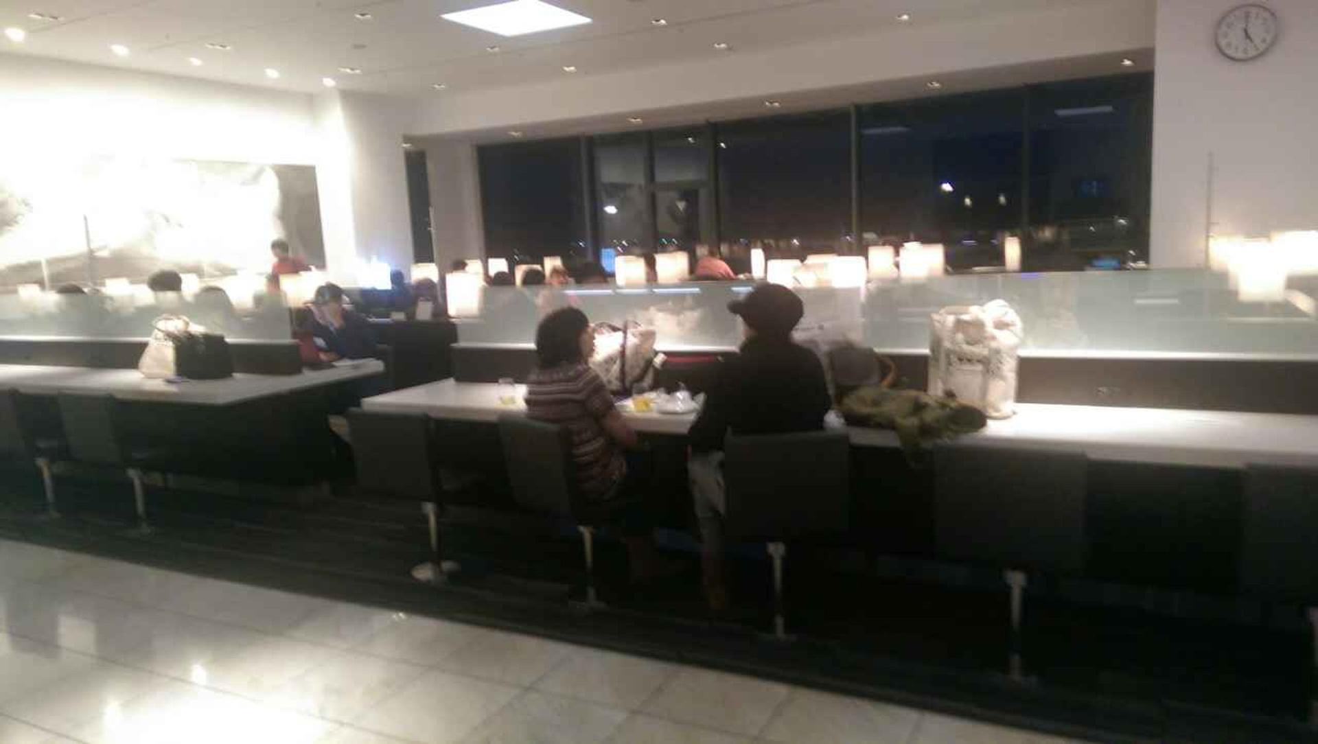 All Nippon Airways ANA Lounge image 9 of 39