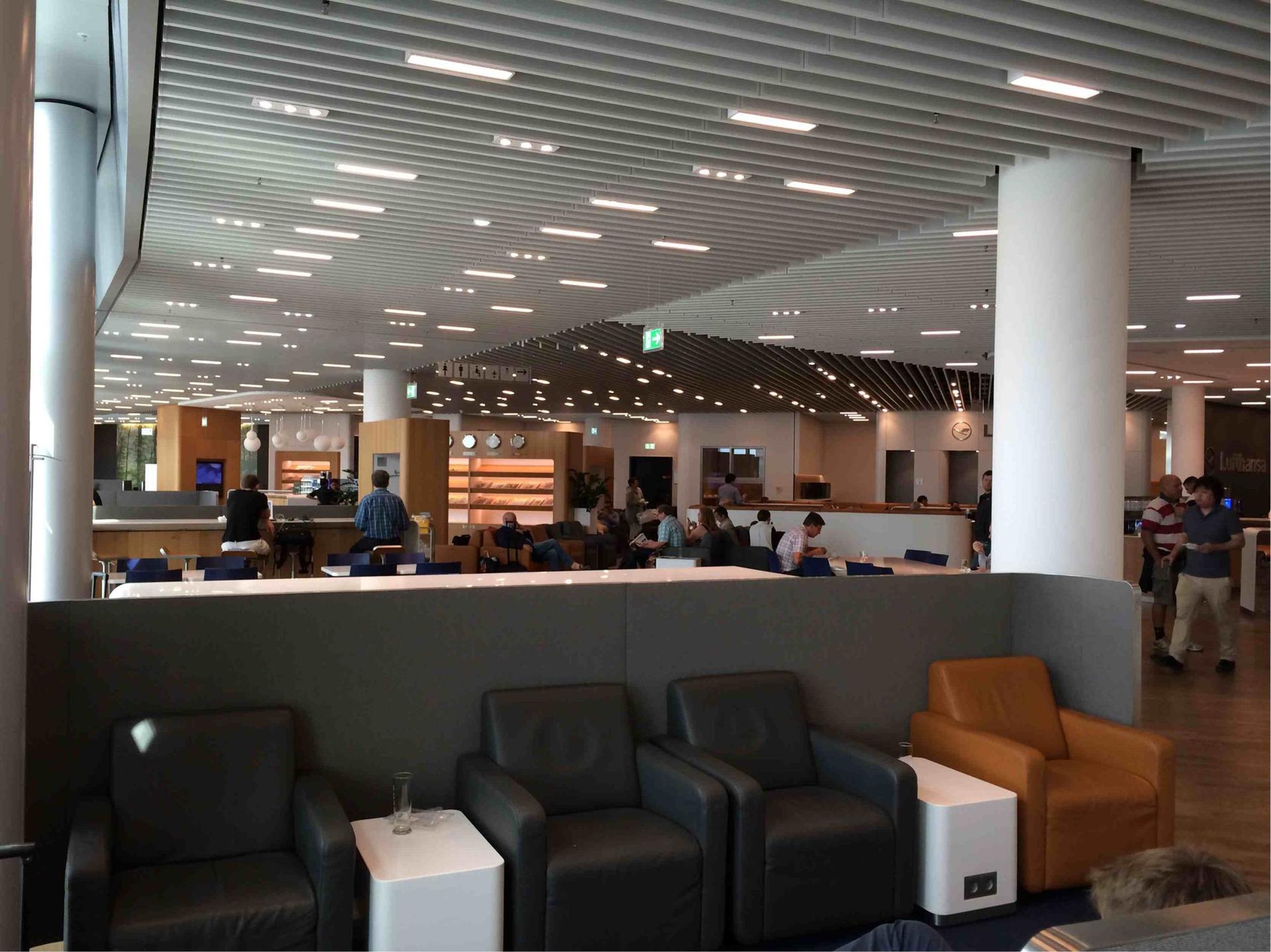 Lufthansa Business Lounge (Non-Schengen) image 11 of 14