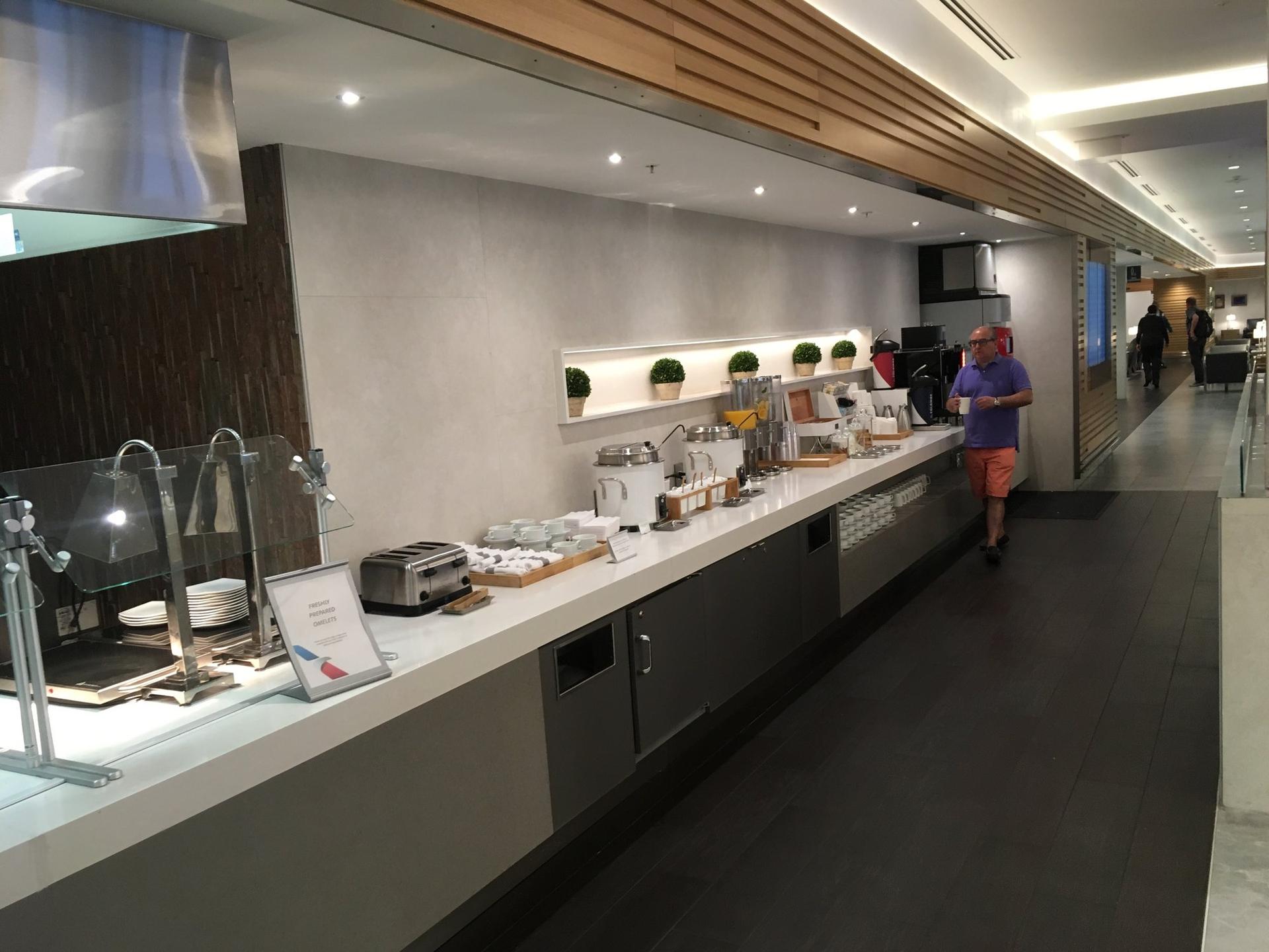 American Airlines Flagship Lounge image 49 of 65