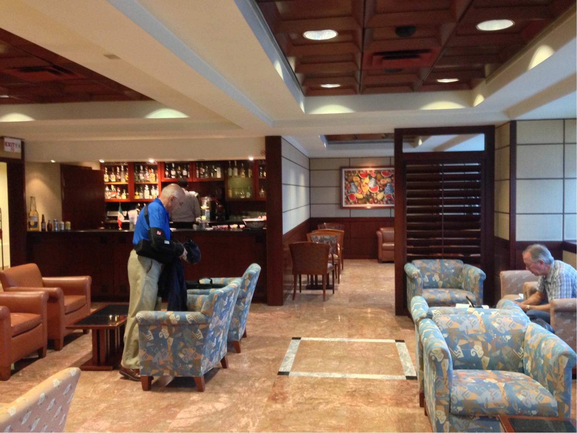 American Airlines Admirals Club image 22 of 32