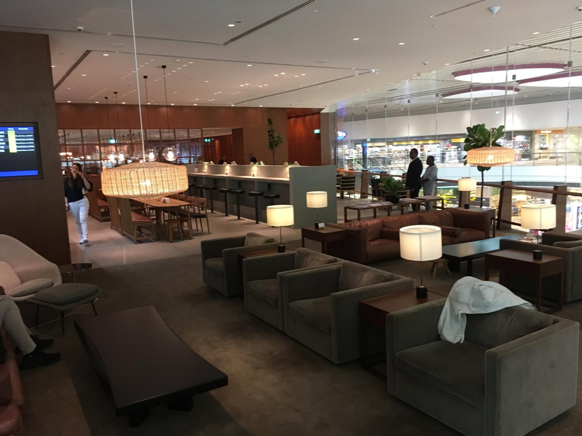 Cathay Pacific Lounge image 35 of 60