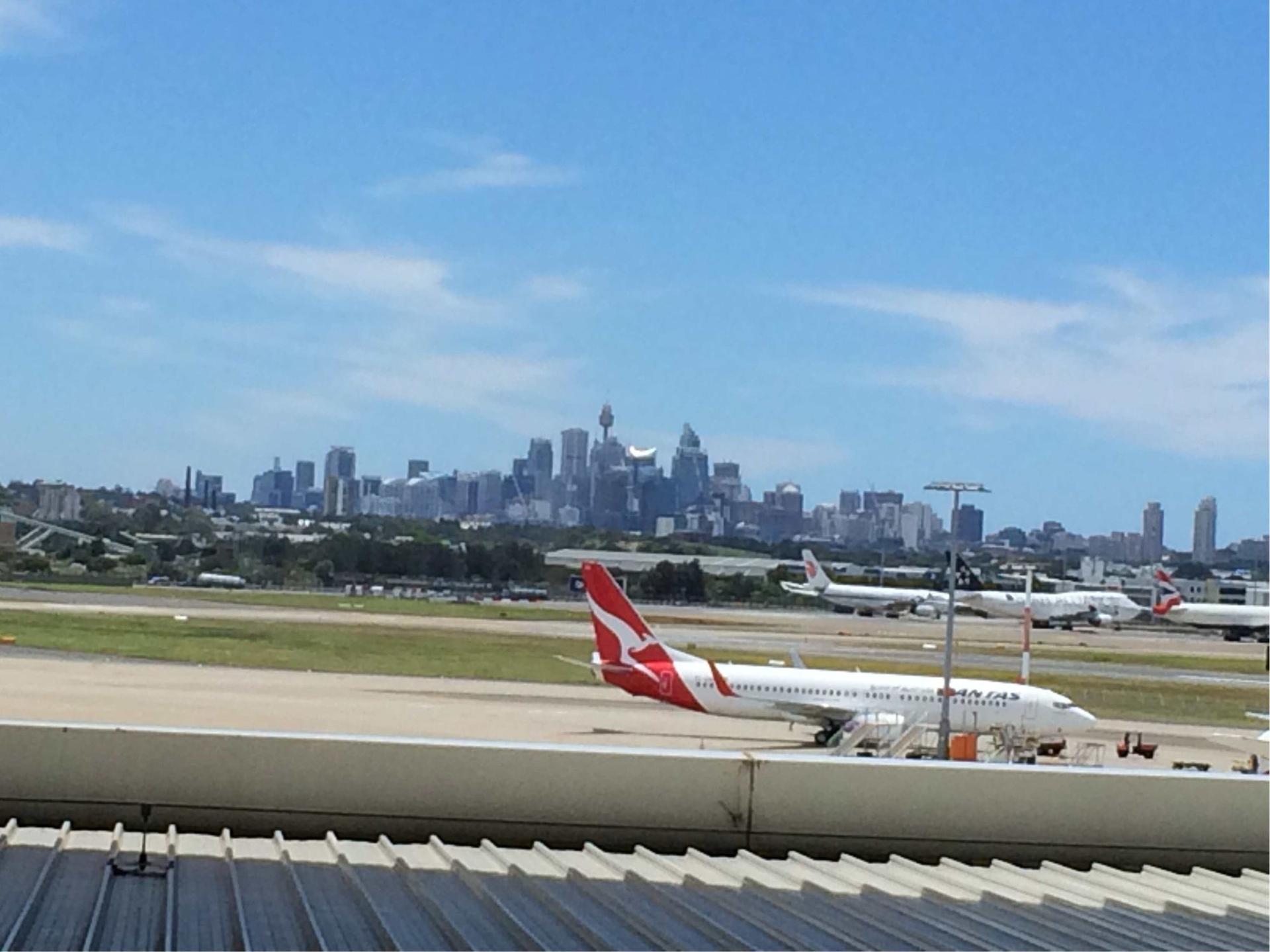 Qantas Airways International Business Lounge image 4 of 26